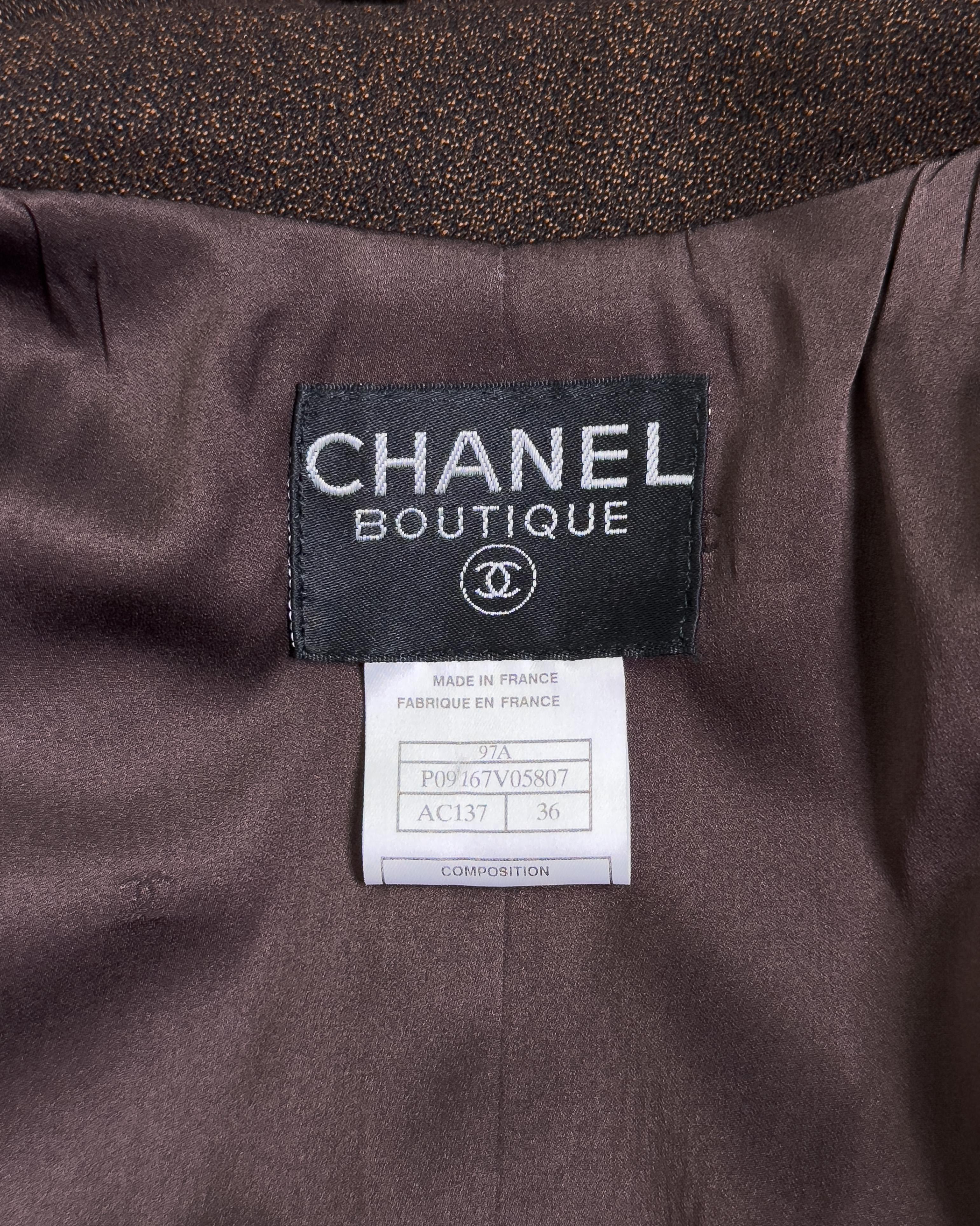 Chanel Autunno/Inverno 1997 Abito con gonna in lana marrone e giacca lunga in vendita 2