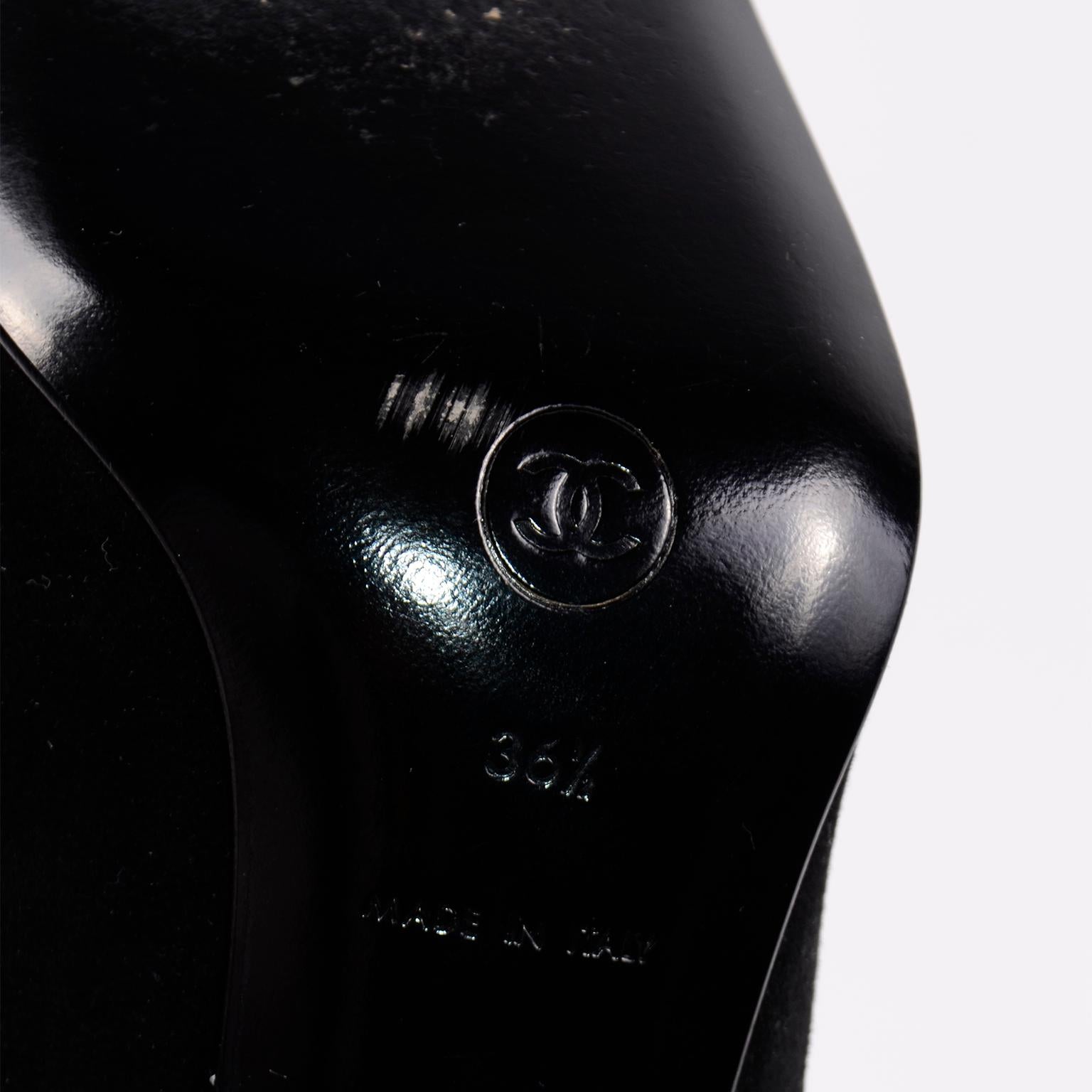 Chanel Autumn Winter 2000 Black Suede Leather Pumps w Round Block Heels 6.5 For Sale 5