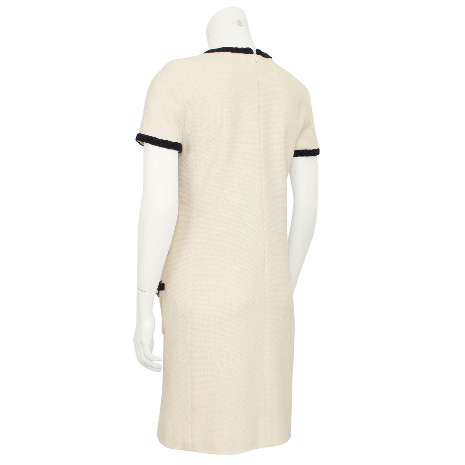 Chanel Autumn/Winter 2005 Cream Wool Dress with Black Passimenterie Trim In Good Condition For Sale In Toronto, Ontario