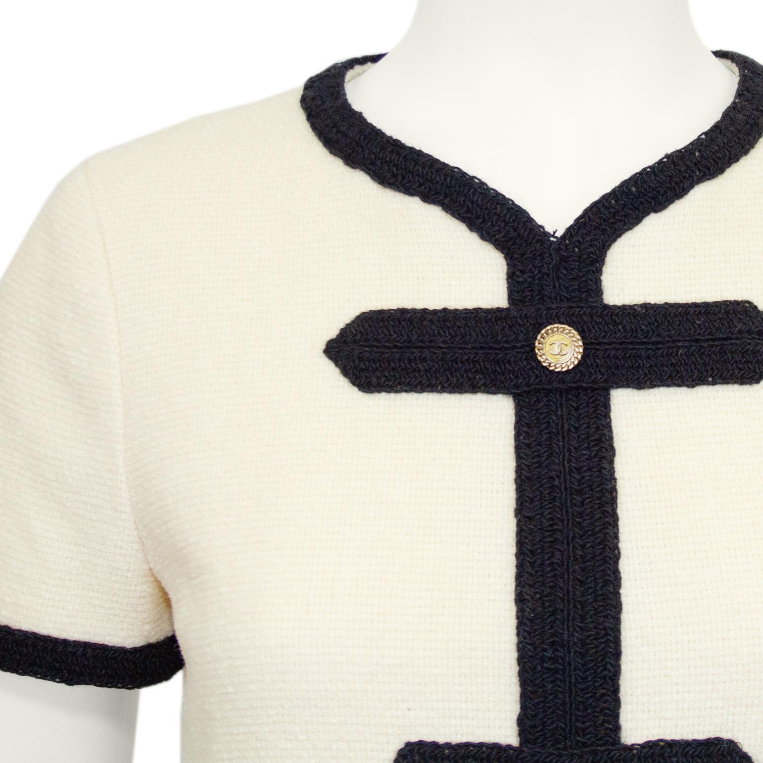 Women's Chanel Autumn/Winter 2005 Cream Wool Dress with Black Passimenterie Trim For Sale