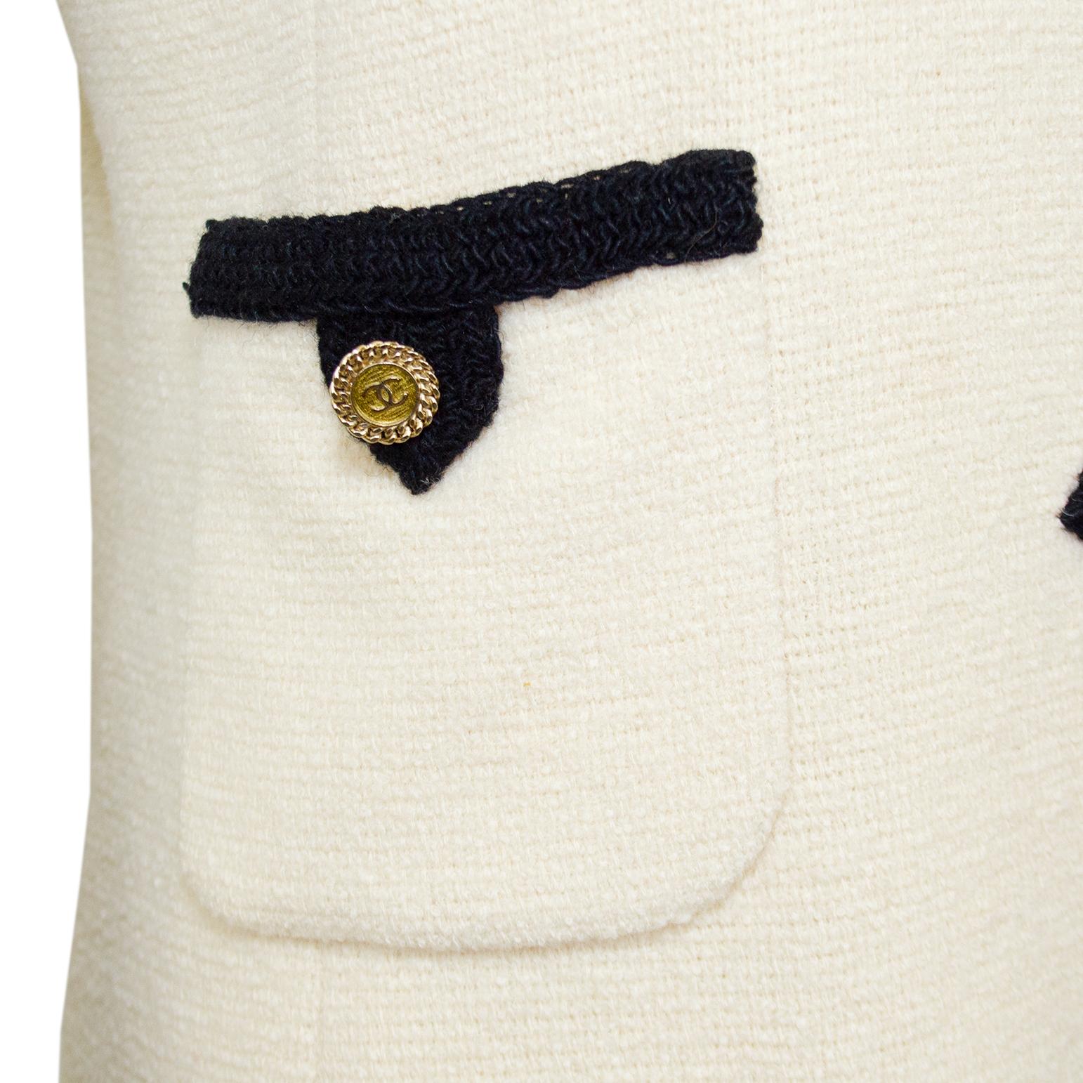 De las mujeres Chanel Otoño/Invierno 2005 Vestido de lana crema con pasamanería negra en venta