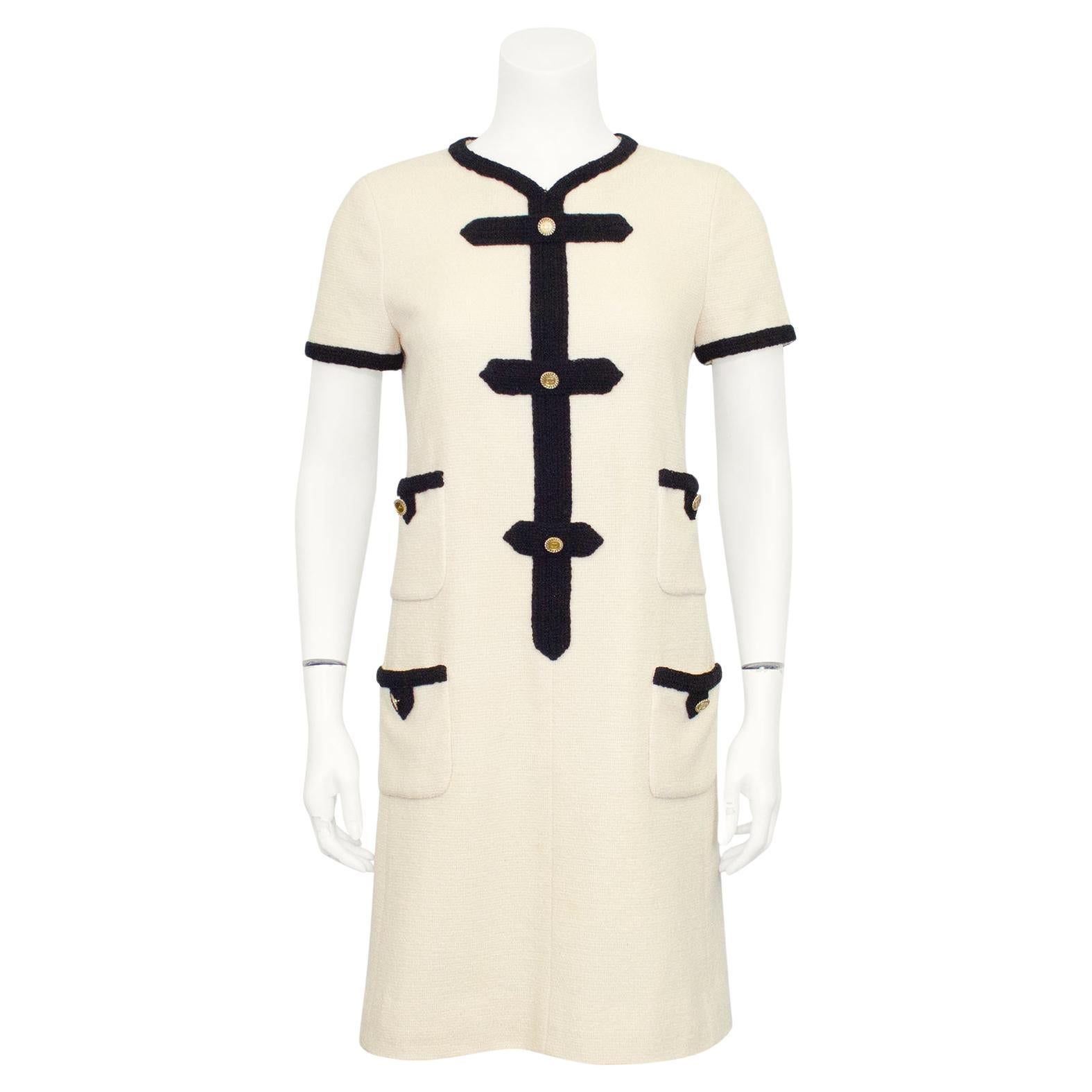 Chanel Otoño/Invierno 2005 Vestido de lana crema con pasamanería negra en venta