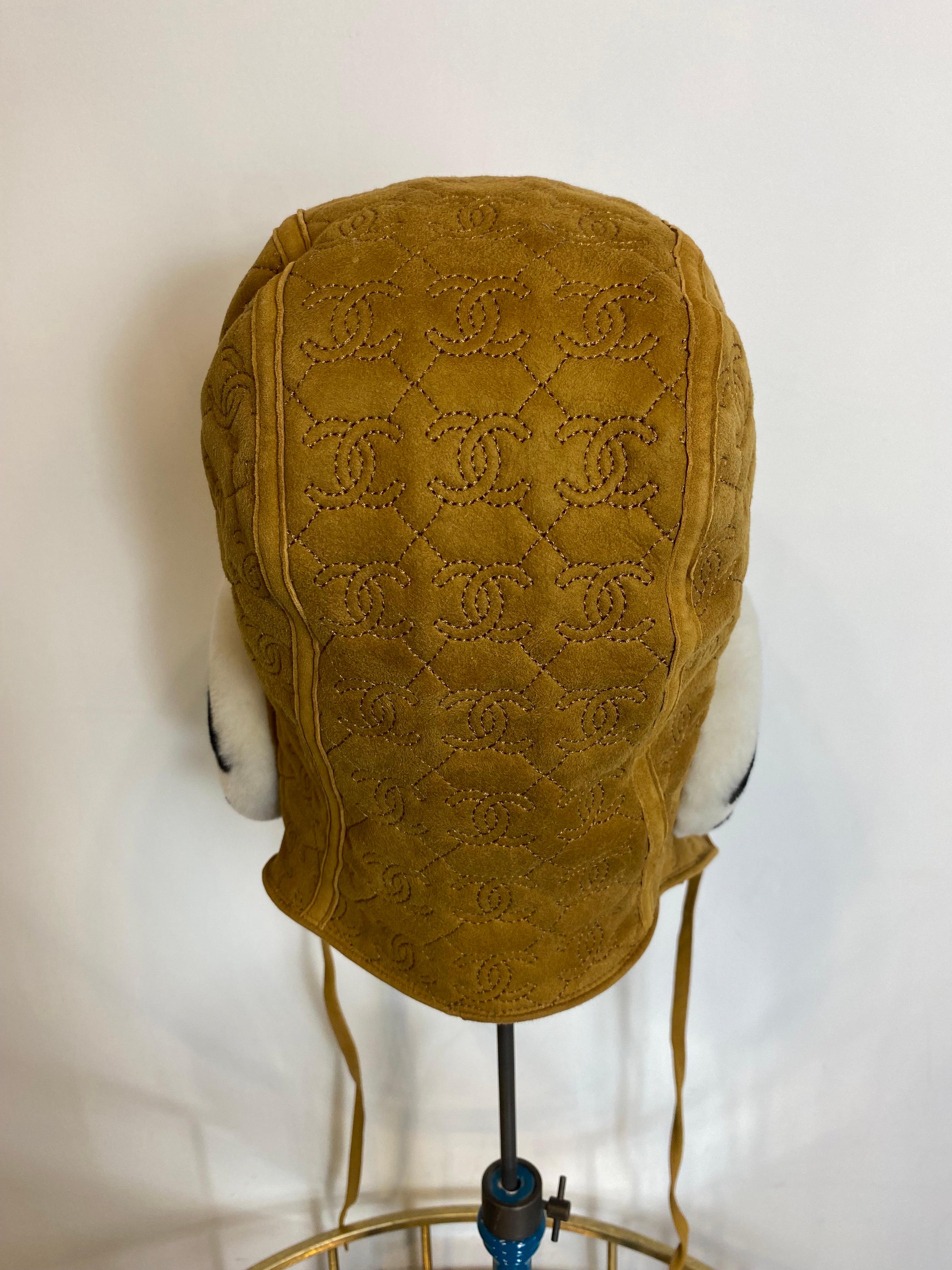 Chanel aviator hat In New Condition In Carnate, IT