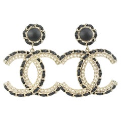 Chanel B 22S Jumbo ineinandergreifende CC-Kette Tropfenohrringe 17cz413s