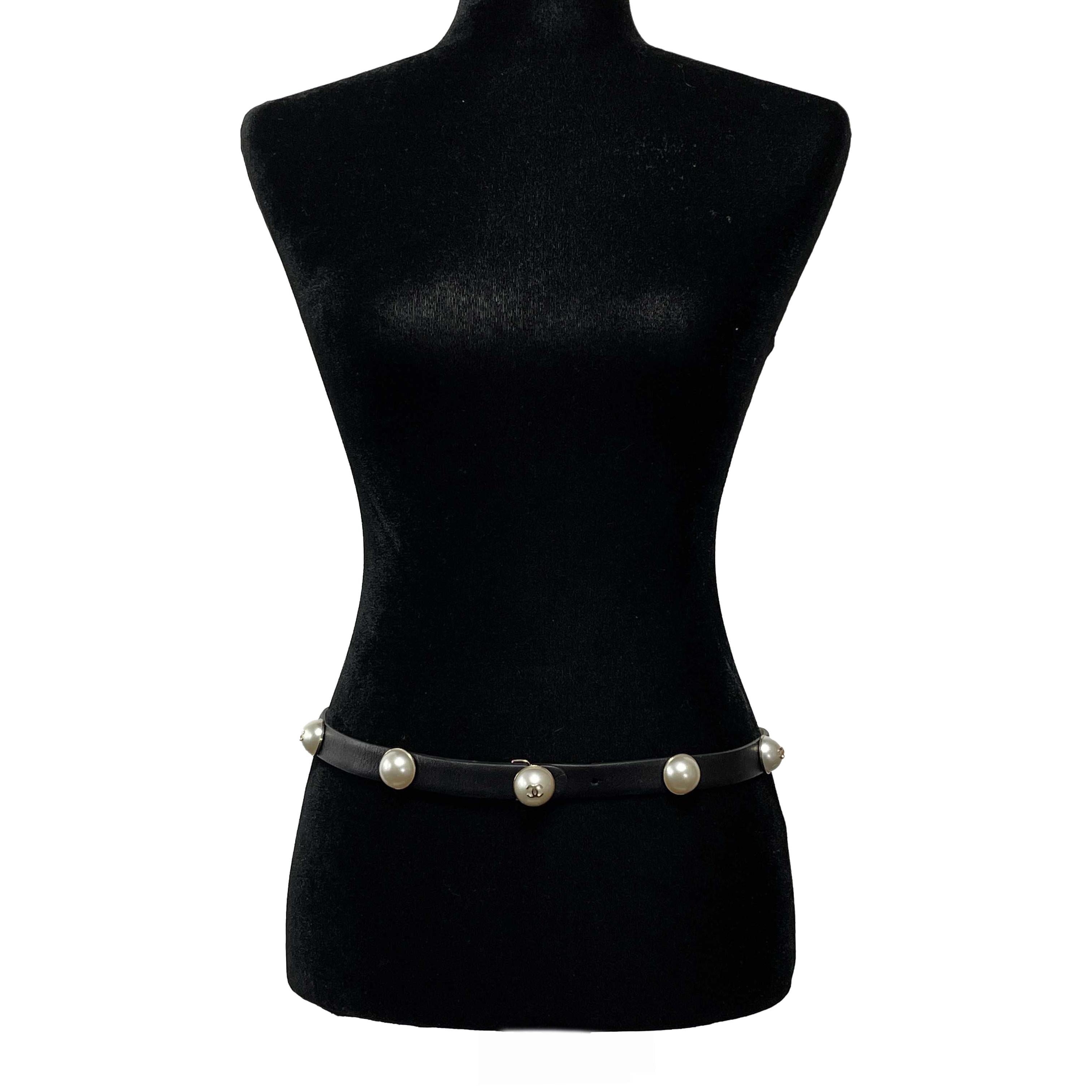 CHANEL - B13 S Studded Faux CC Pearl Leather - 80/32 Belt In Excellent Condition In Sanford, FL