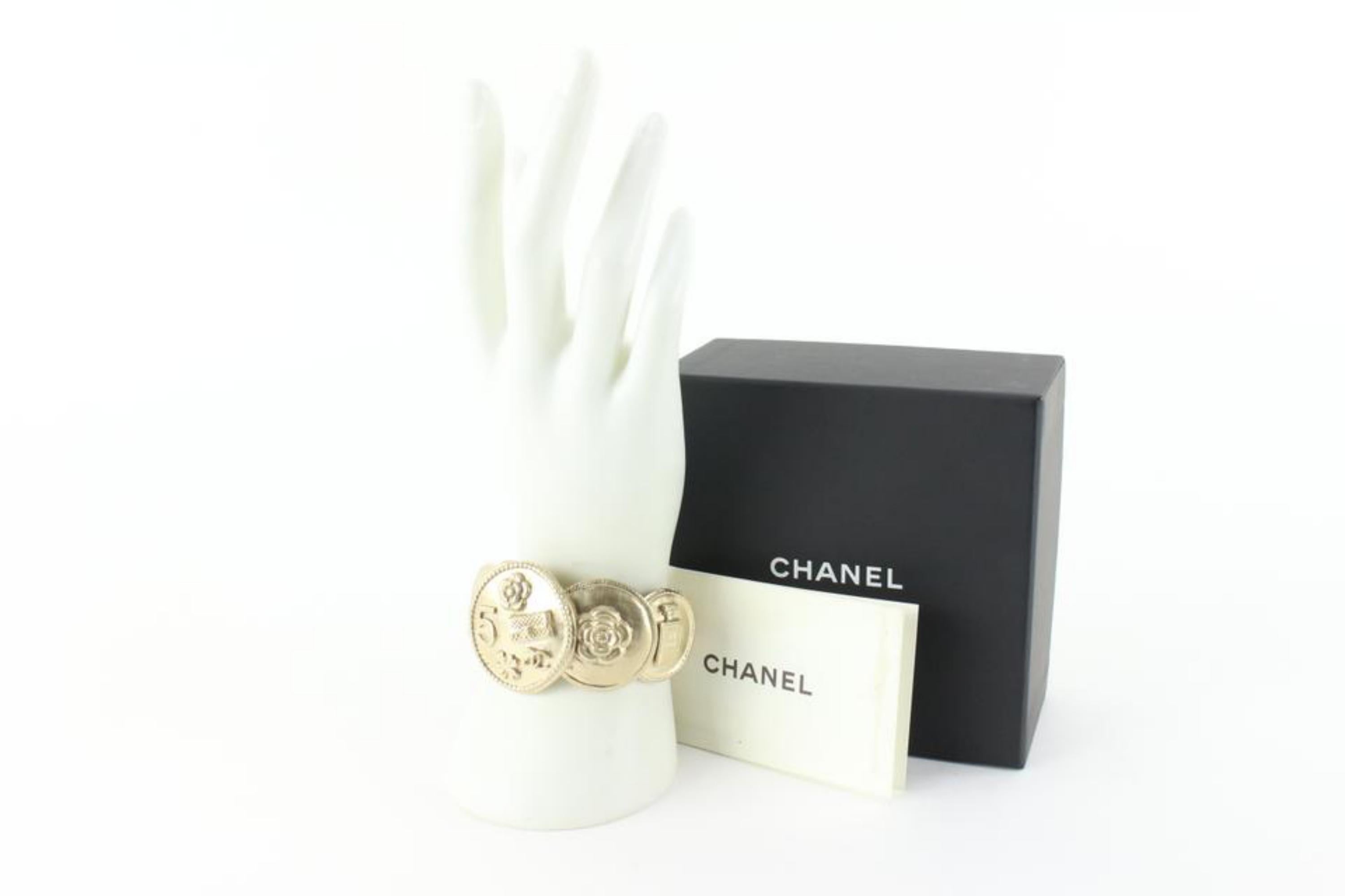 Chanel B14P Icon Coin Bangle Bracelet Cuff 88ck89s In Excellent Condition For Sale In Dix hills, NY