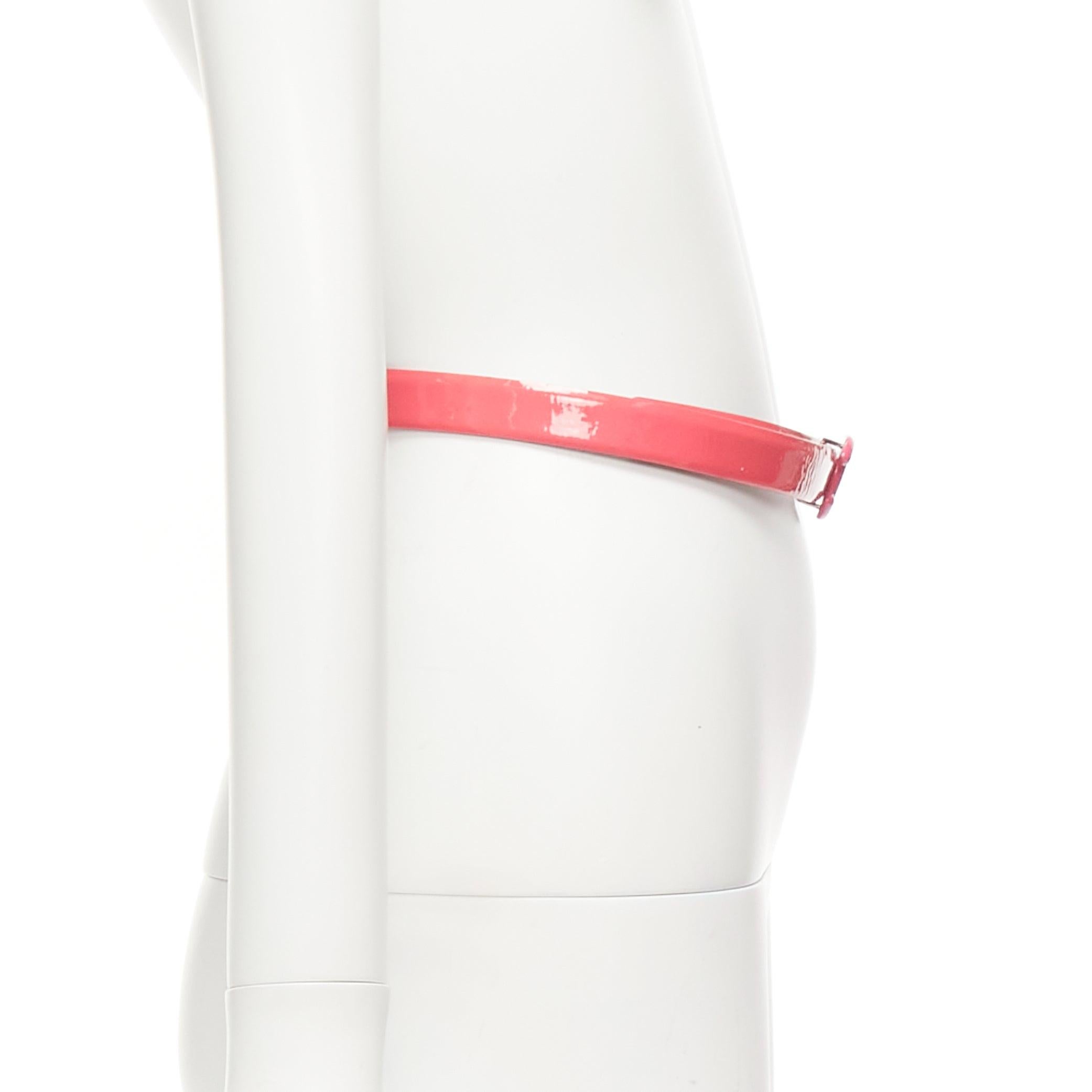 CHANEL B15P heißer rosa Lackleder CC Logo Schnalle Skinny Gürtel 70cm Damen im Angebot