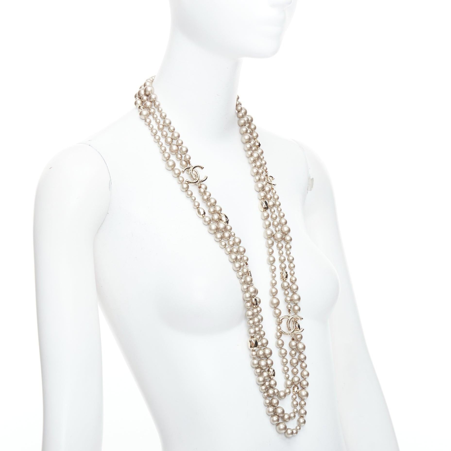 CHANEL B17 light grey faux pearl gold CC logo faceted charm triple necklace In Excellent Condition In Hong Kong, NT