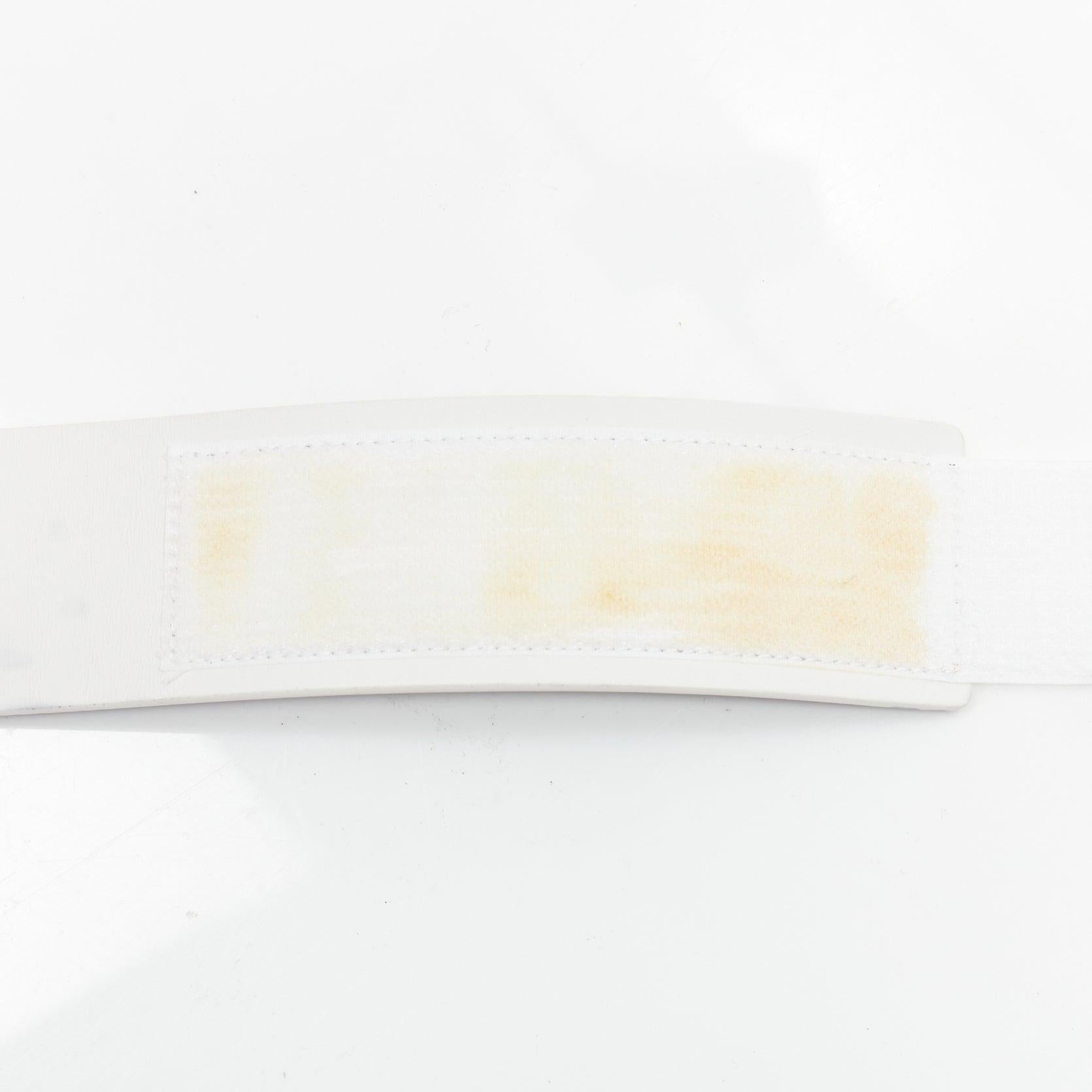 CHANEL B17S Weißer breiter, glatter, schwarzer, silberner, magic tape-Druckgürtel mit Logo 70cm im Angebot 4