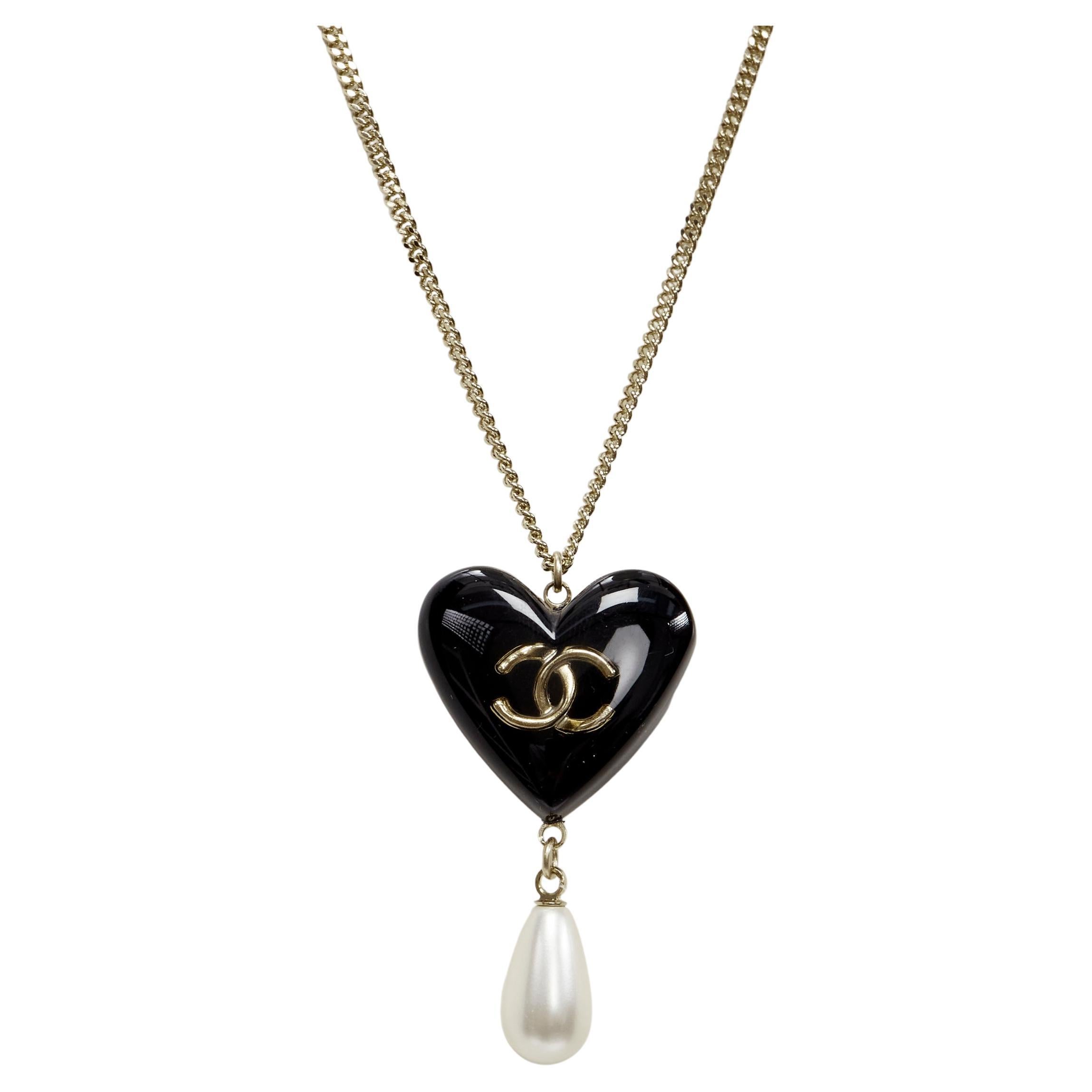 CHANEL B18 B Heart CC logo black resin drop pearl gold necklace For Sale