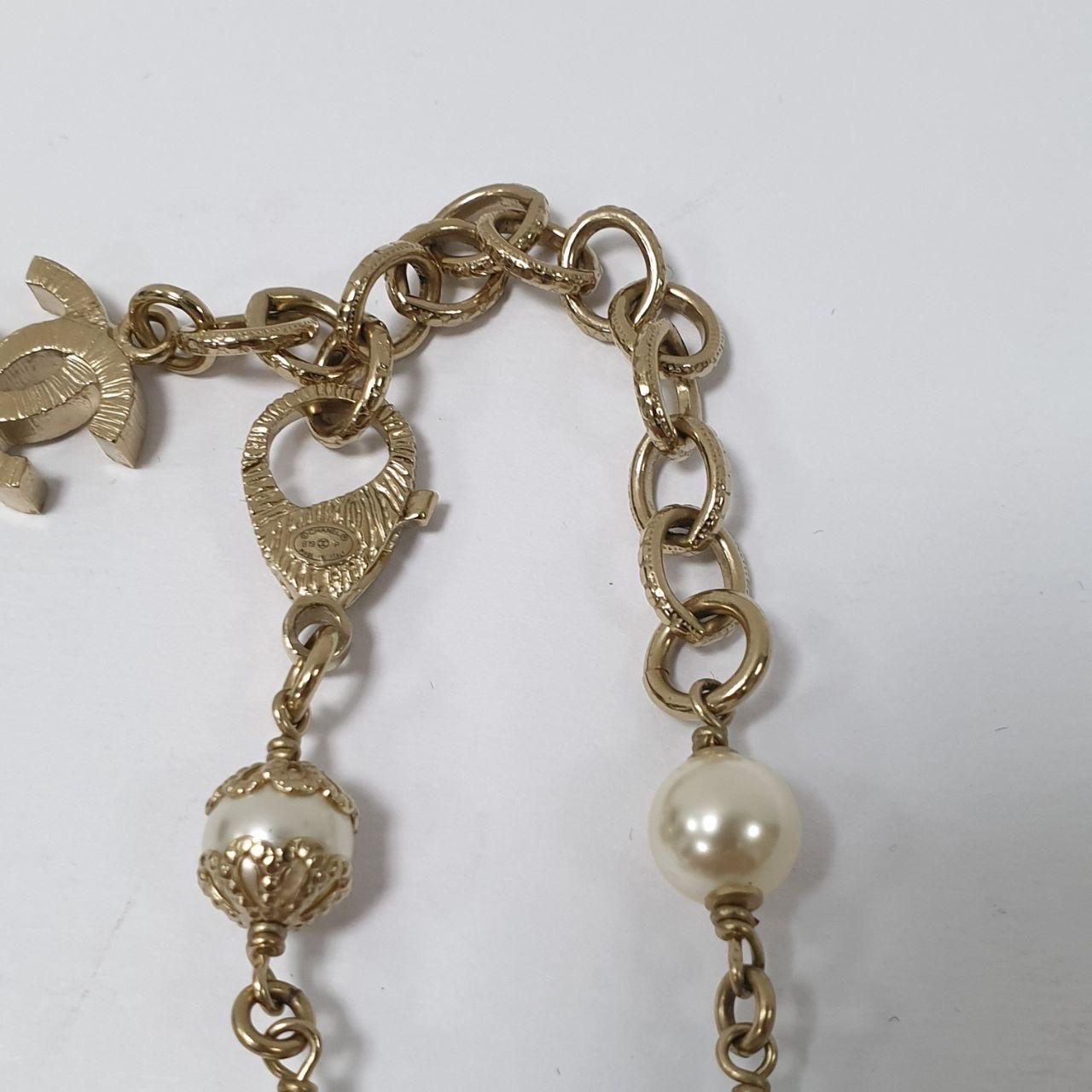 Collana Chanel B19 in resina e perle color acquamarina in vendita 1