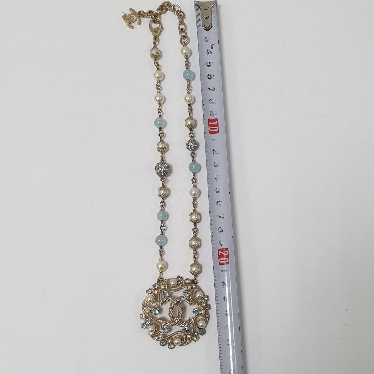 Collana Chanel B19 in resina e perle color acquamarina in vendita 4