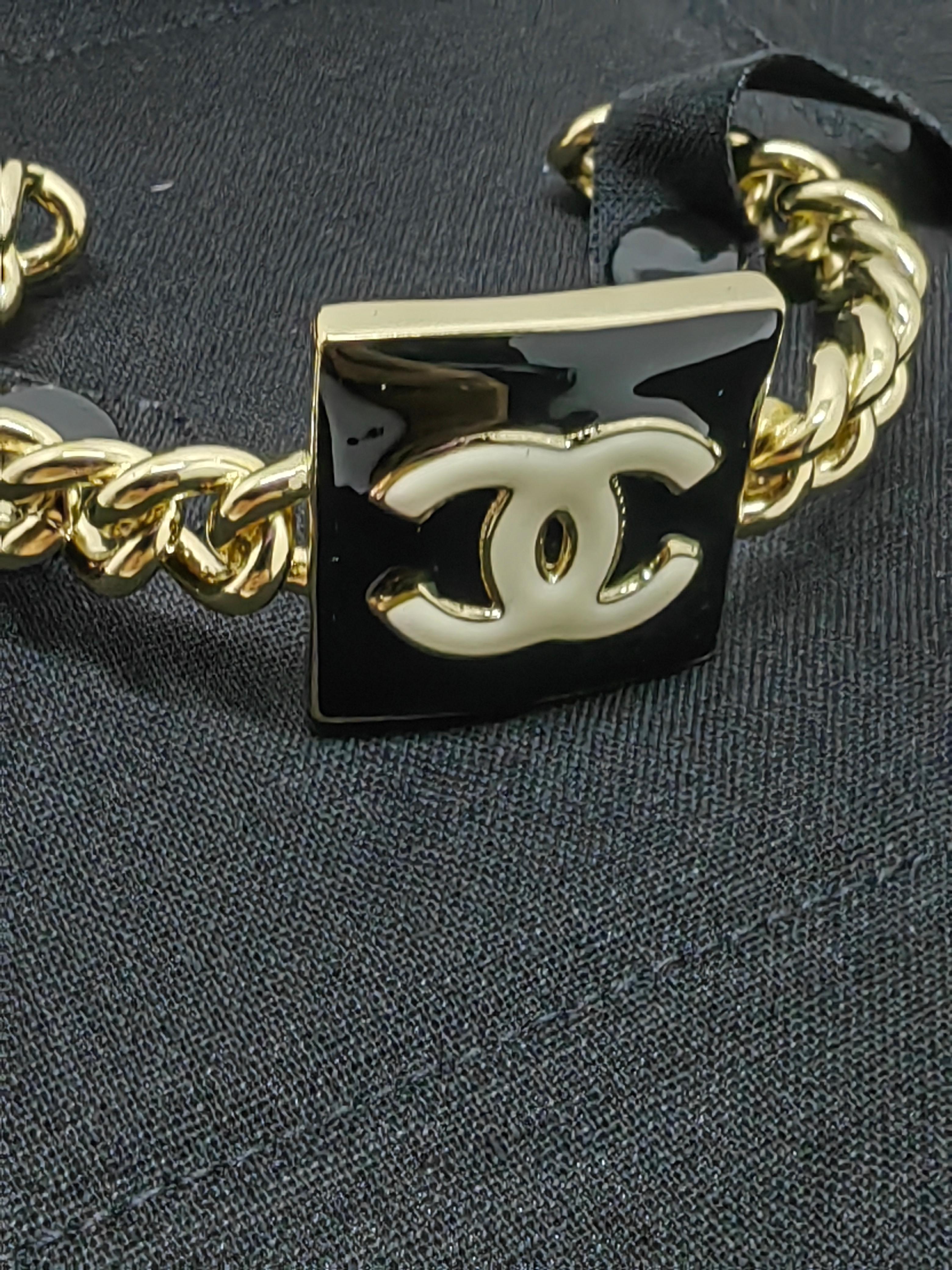 Chanel B22 Large Square Black Enamel Chain Bangle Cuff In Excellent Condition For Sale In PUTNEY, NSW