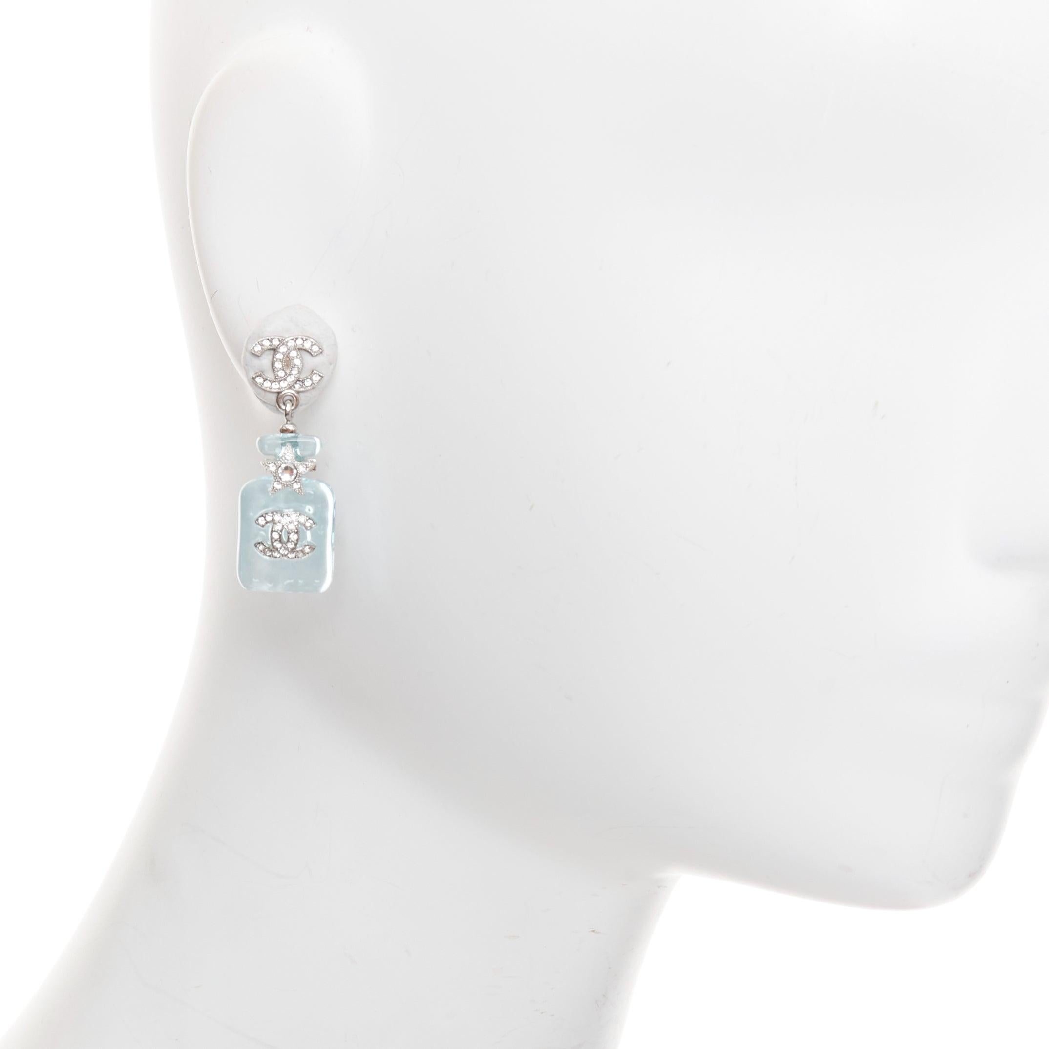 CHANEL B23S Cocomark bleu acrylique flacon de parfum CC logo étoile boucles d'oreilles Paire Excellent état - En vente à Hong Kong, NT