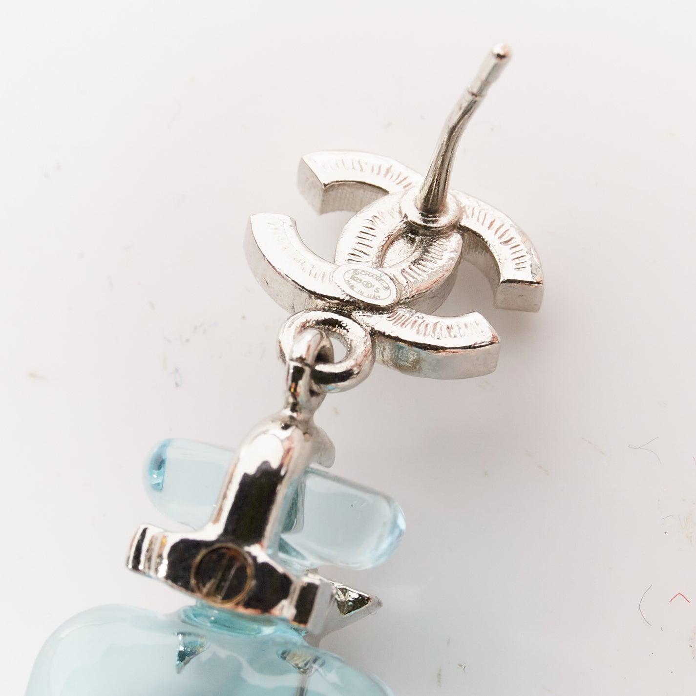 CHANEL B23S Cocomark bleu acrylique flacon de parfum CC logo étoile boucles d'oreilles Paire en vente 3