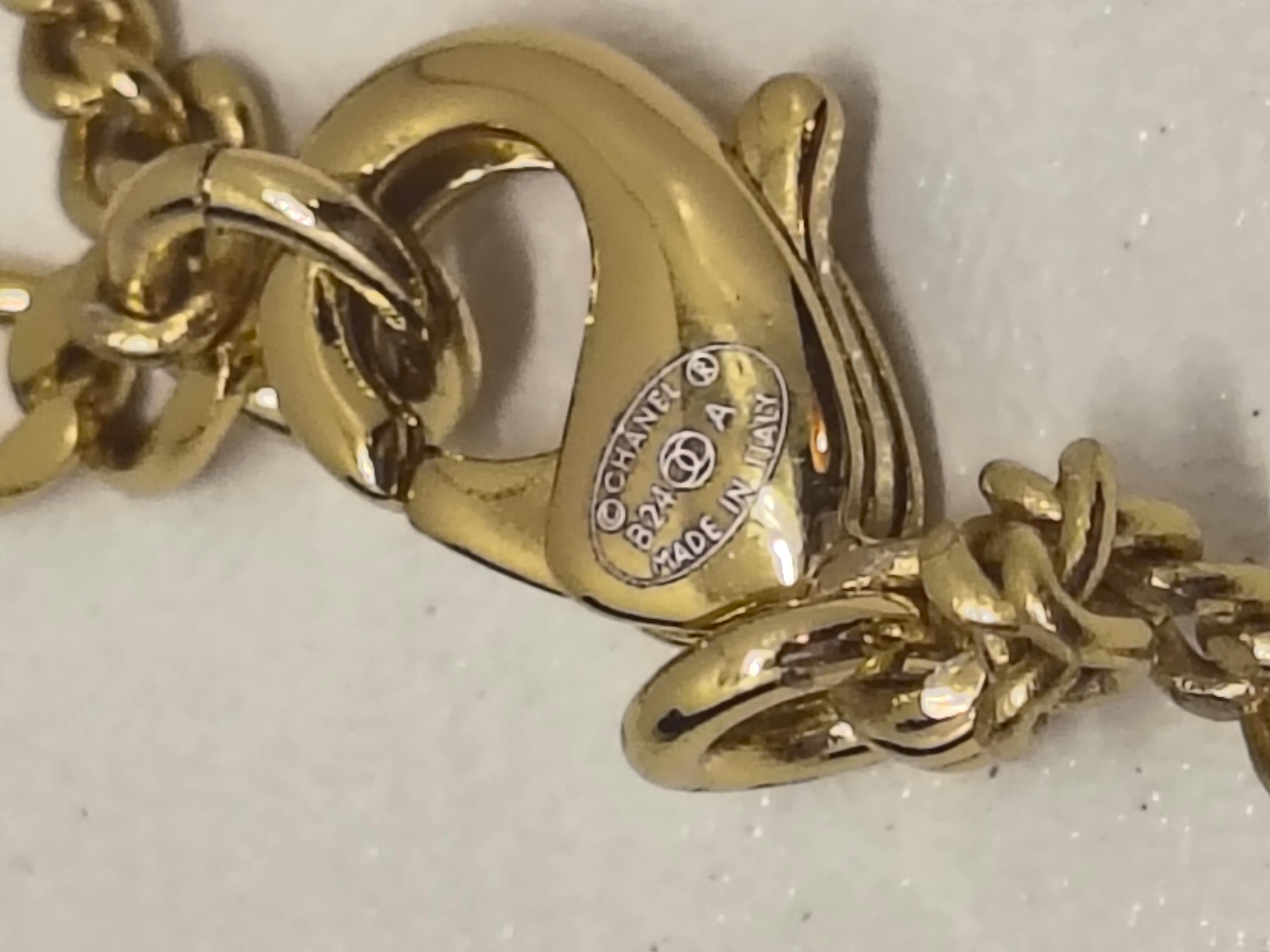 Chanel B24 Collection'S Collana con ciondolo a forma di cuore in tonalità oro con perle e cristalli In condizioni ottime in vendita a PUTNEY, NSW