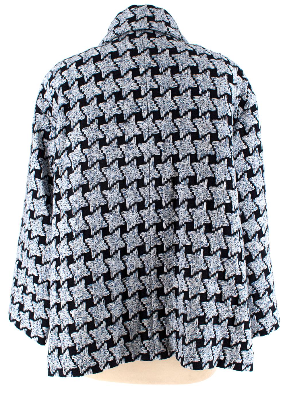 Chanel Baby Blue & Black Oversize Houndstooth Tweed Jacket

- Timeless Design
- Chanel Detailed Buttons
- Beautiful Glass-like Buttons
- Unique Silver Detailed hem
- x4 Outer Pockets 
- Houndstooth Design 
- Gorgeous Tone of Colours
- Original Tags
