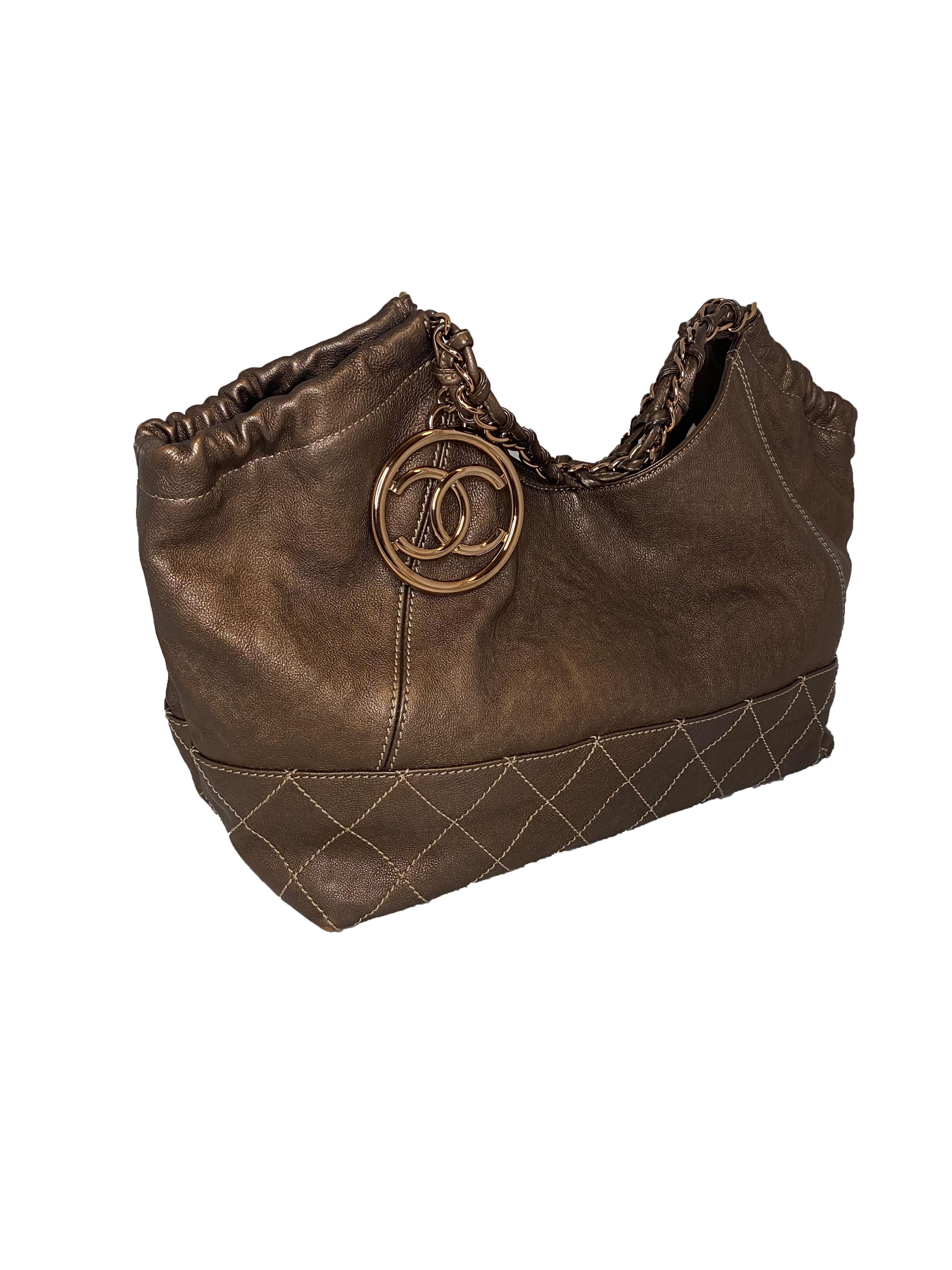 Chanel Cabas Tote bag. Distressed metallic bronze, (Colour code: 70943), calfskin tote with rose gold hardware. Double shoulder handles, incorporating woven chain and leather strips. Interlocking 
