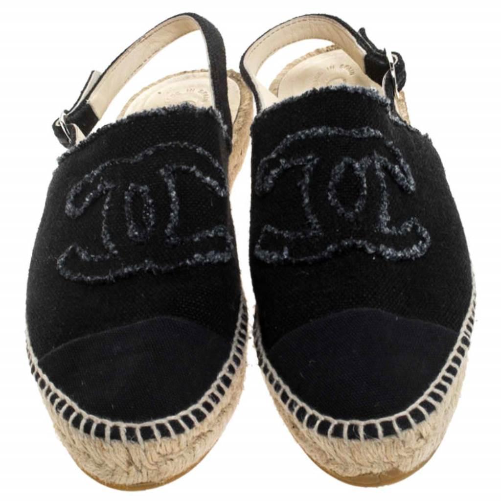 These Chanel flats are comfortable and stylish. Crafted from black canvas, there is nothing to not love about these. They feature the signature CC logo on the uppers and have 'CHANEL' stamped on the insoles. Pair these flats up with a casual tee and