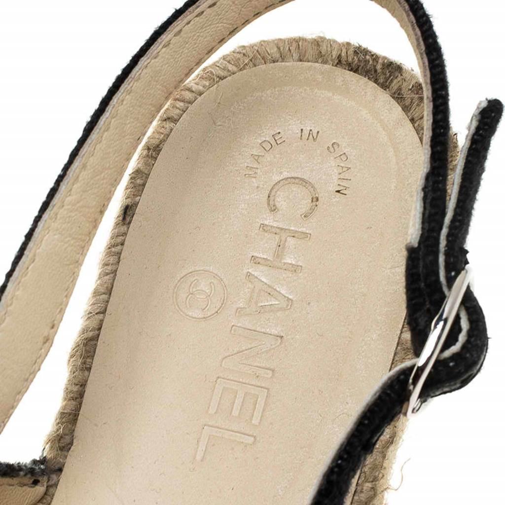 Chanel Back Canvas CC Espadrille Slingback Flat Sandals Size 39 In Good Condition In Dubai, Al Qouz 2