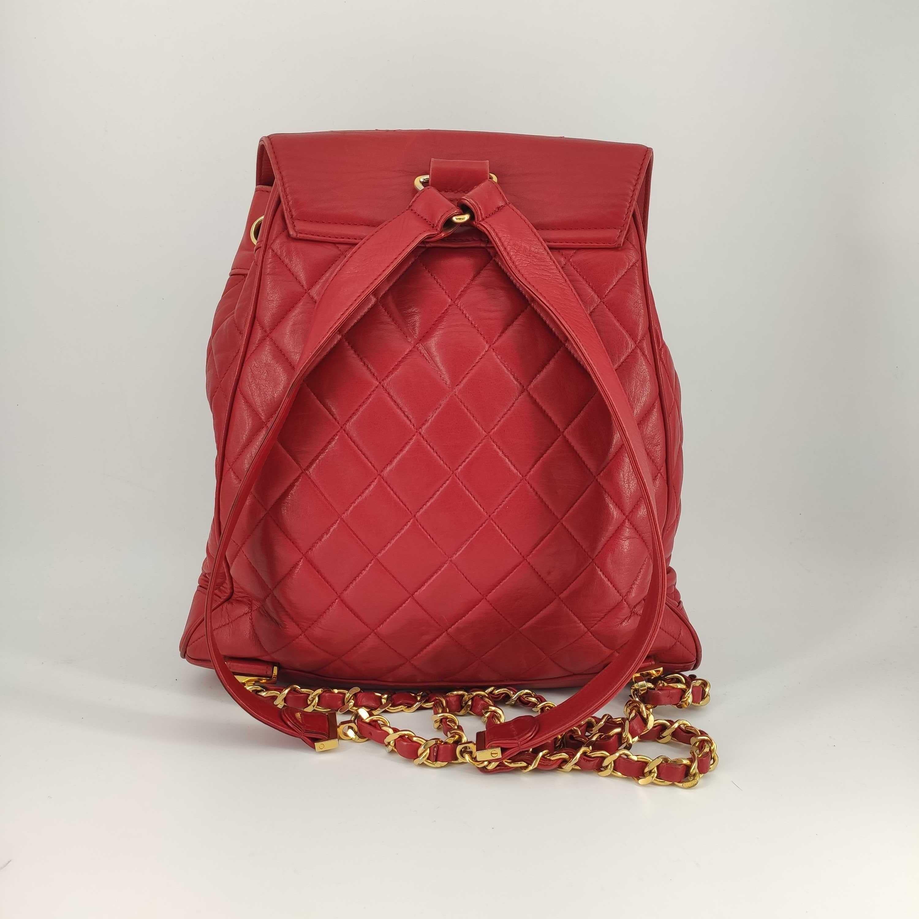 CHANEL Backpack in Red Leather In Good Condition In Clichy, FR