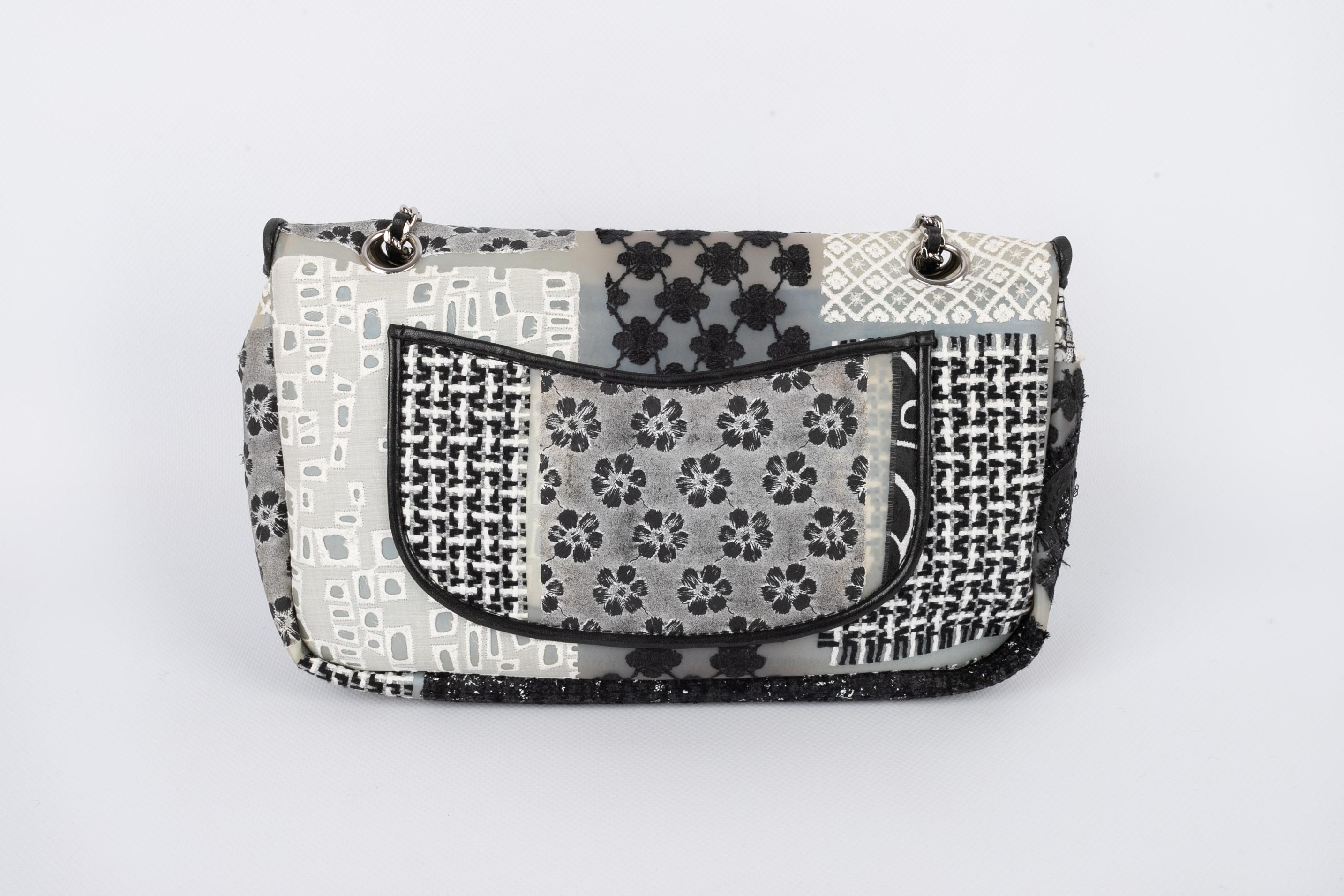 Chanel bag 2010/2011 In Excellent Condition For Sale In SAINT-OUEN-SUR-SEINE, FR