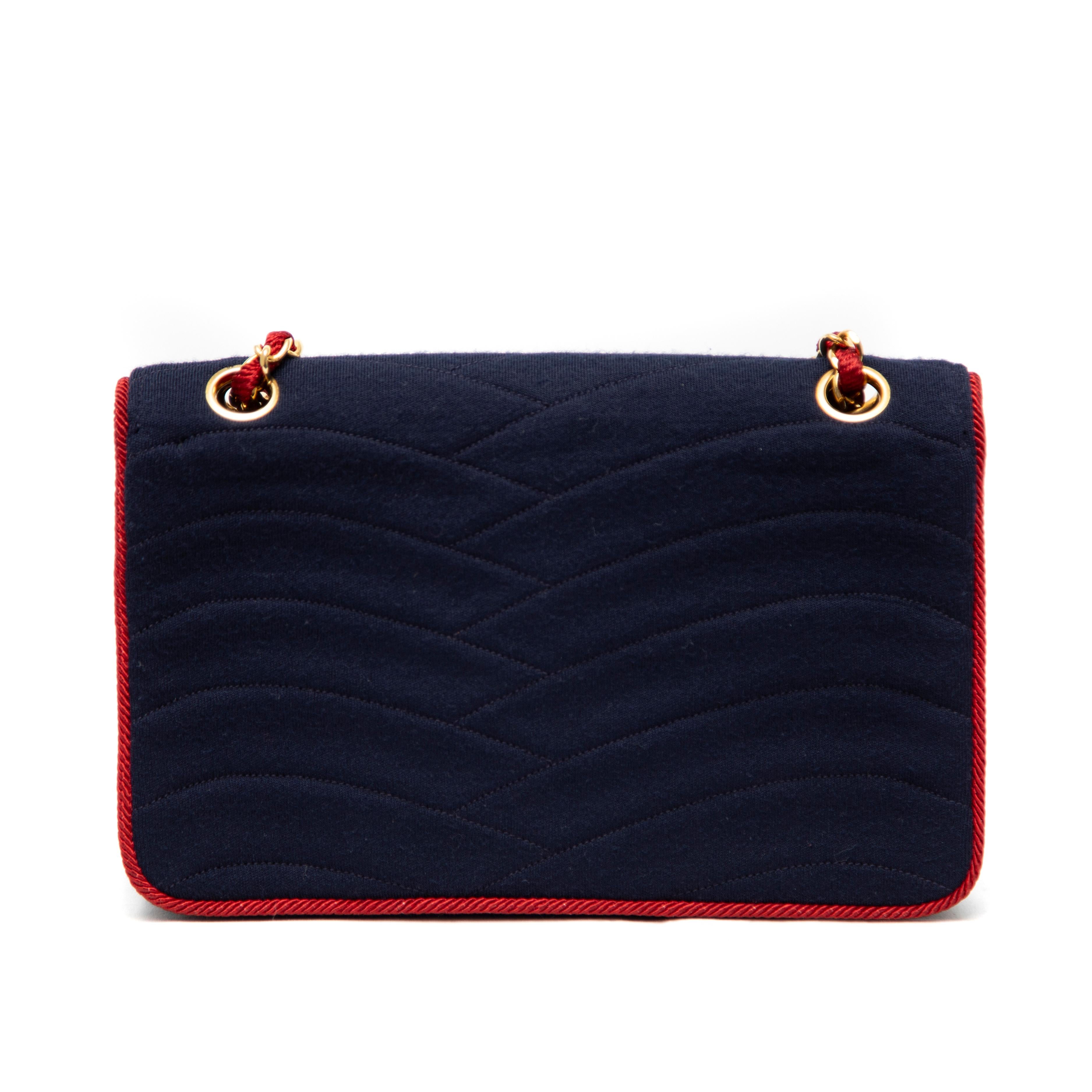 Chanel Bag, 225, Navy Jersey with Red Rope Piping, Gold Hardware In Excellent Condition For Sale In West Hartford, CT