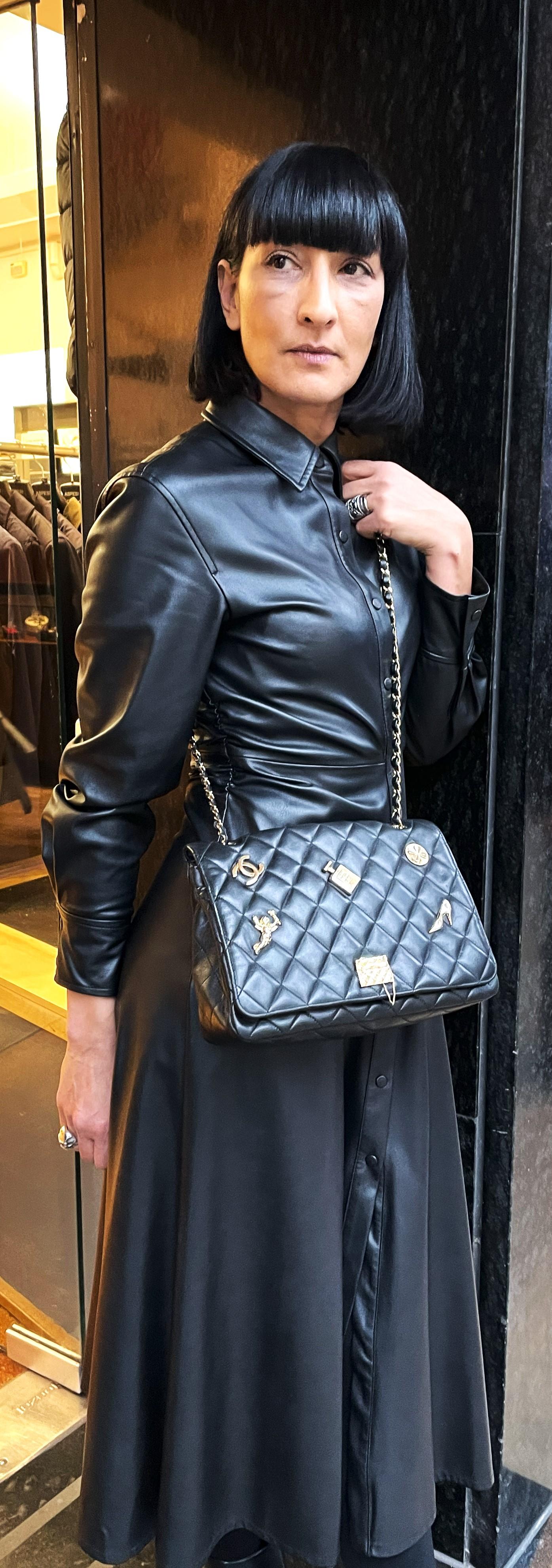Vintage timeless CHANEL Bag, quilted black lambskin leather with 6 iconic charms, all in perfect condition. Collection 1994/96. It  is a collector piece!

Dimensions
Height 20 cm
Width 29 cm
Depth 8 cm 
Length of the carrying chain 110