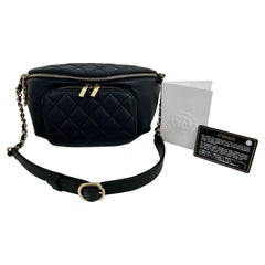 Chanel - Sac « Business Affinity » en cuir noir matelassé « Caviar » avec ceinture