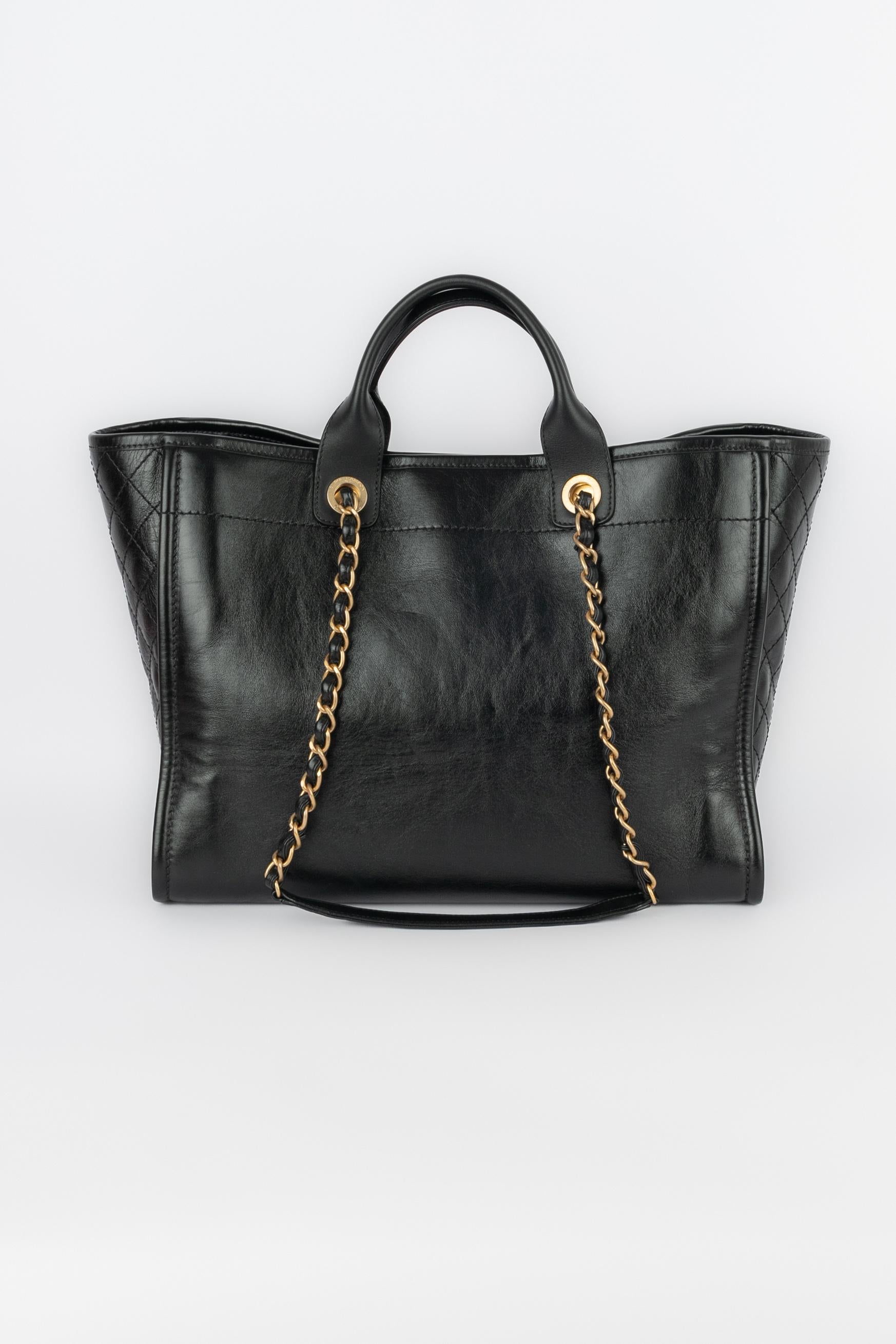 Chanel bag 'Deauville' 2020 In Excellent Condition In SAINT-OUEN-SUR-SEINE, FR