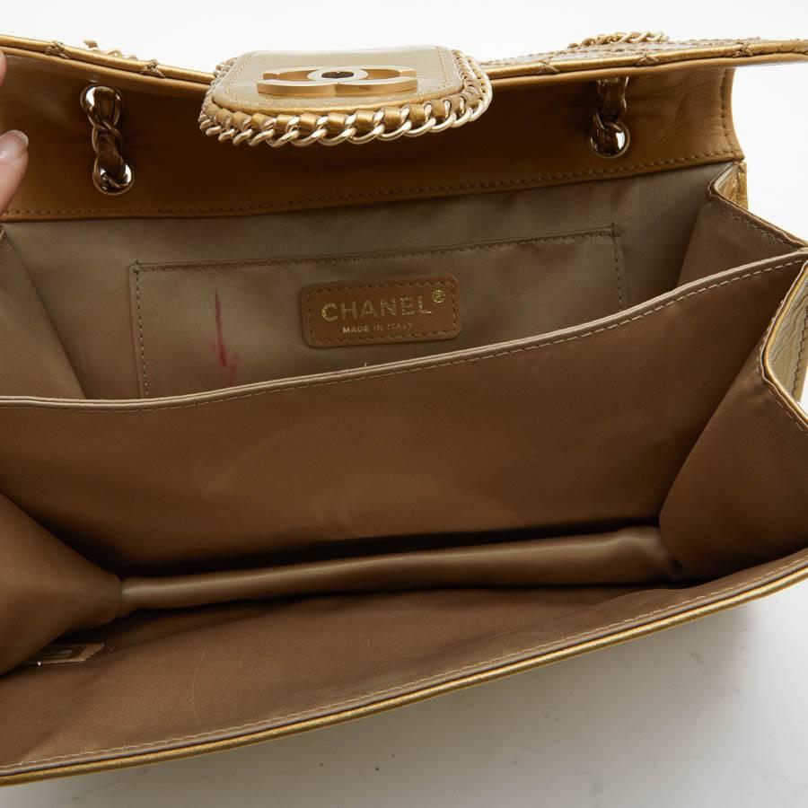 CHANEL Bag in Aged Gold Color Patent Leather 3