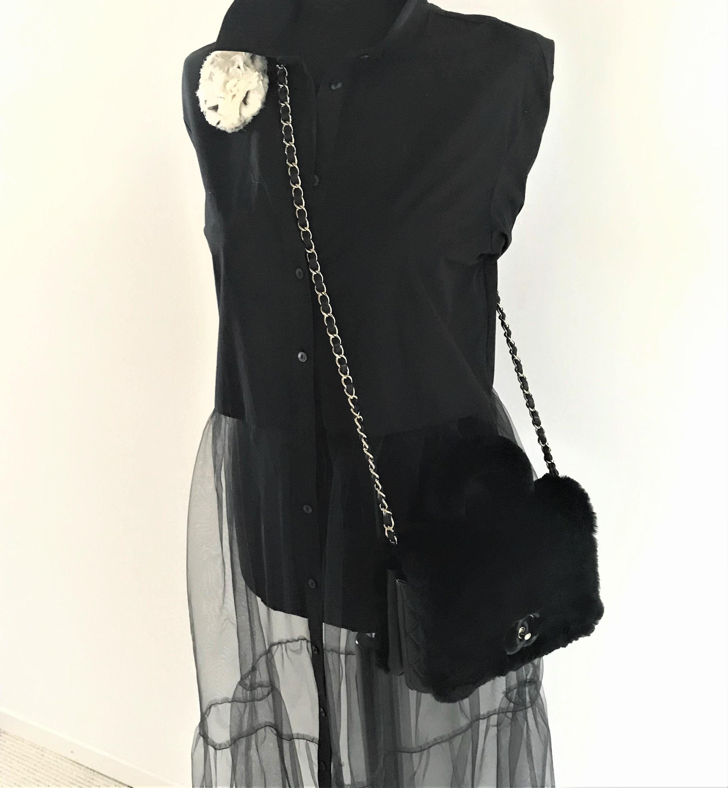 Borsa Chanel in pelle di vitello nera con shearling nero lucido, Francia 2017s In condizioni ottime in vendita a Stuttgart, DE