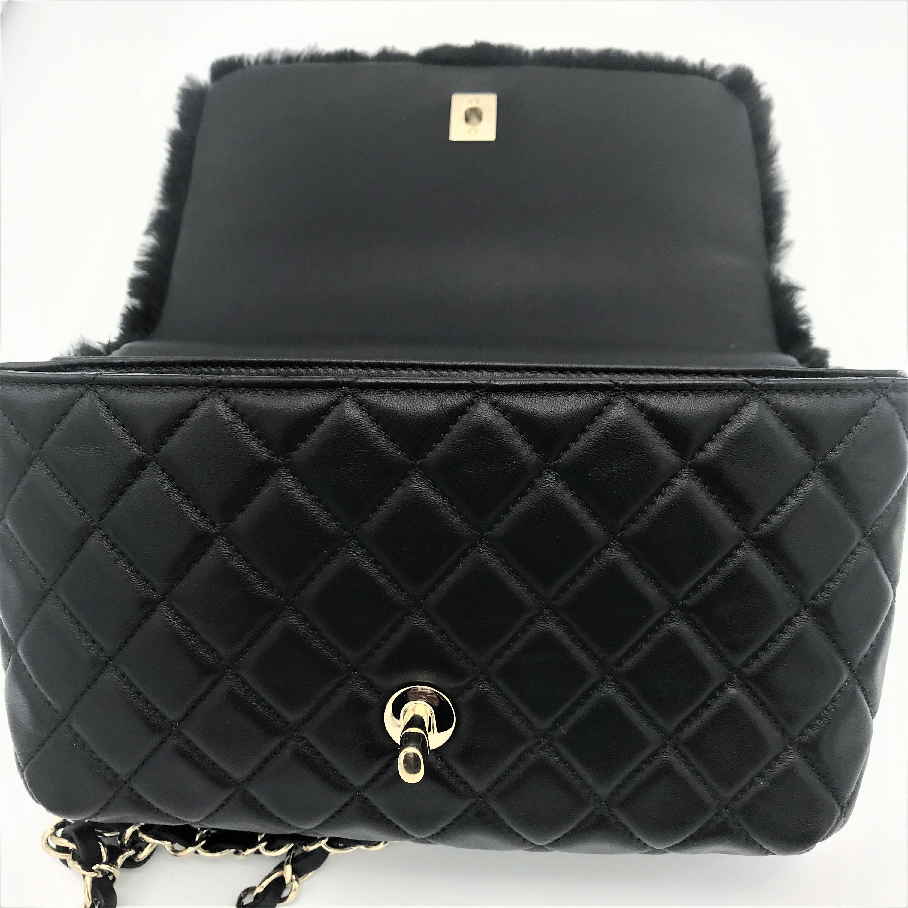 Borsa Chanel in pelle di vitello nera con shearling nero lucido, Francia 2017s in vendita 1