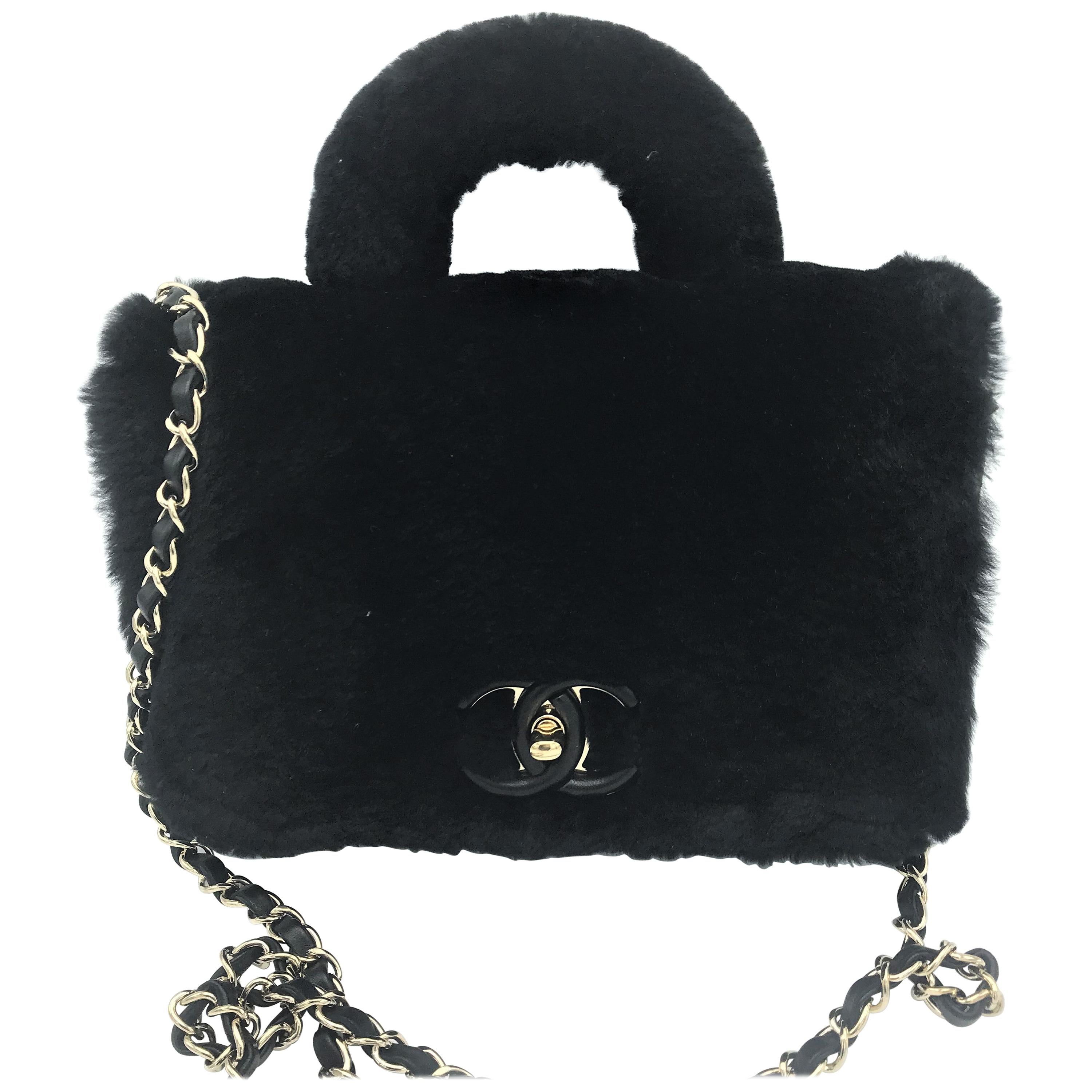 CHANEL bag in black calfskin leather with black glossy shearling, France 2017s