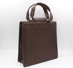 Chanel bag in brown leather.