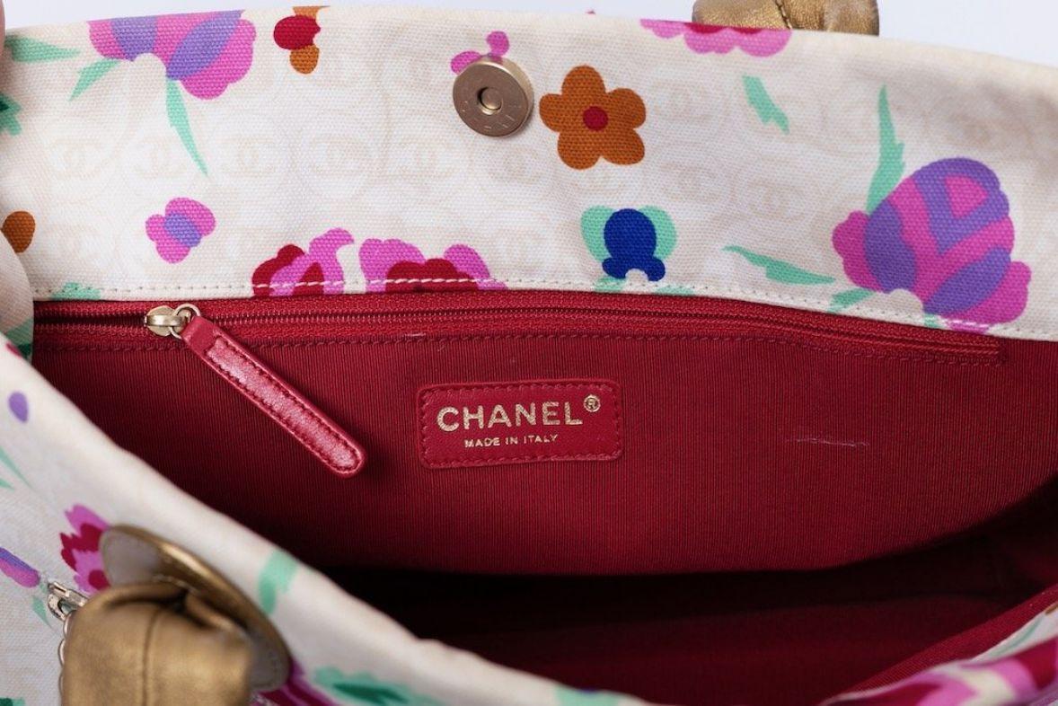 Chanel Bag in Floral Canvas with Gold-Tone Handles For Sale 7