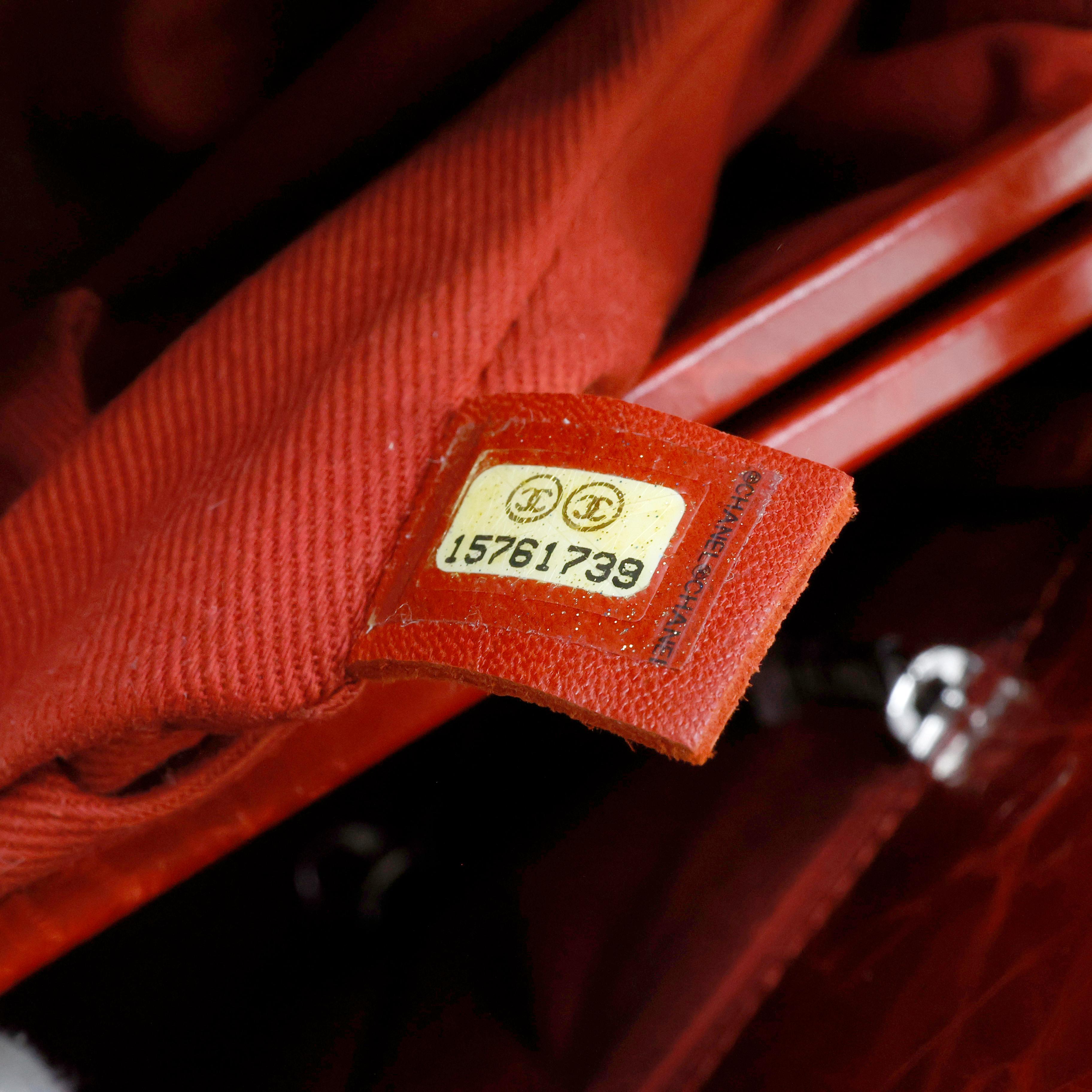 Chanel Tasche aus rotem gestepptem Leder im Angebot 1