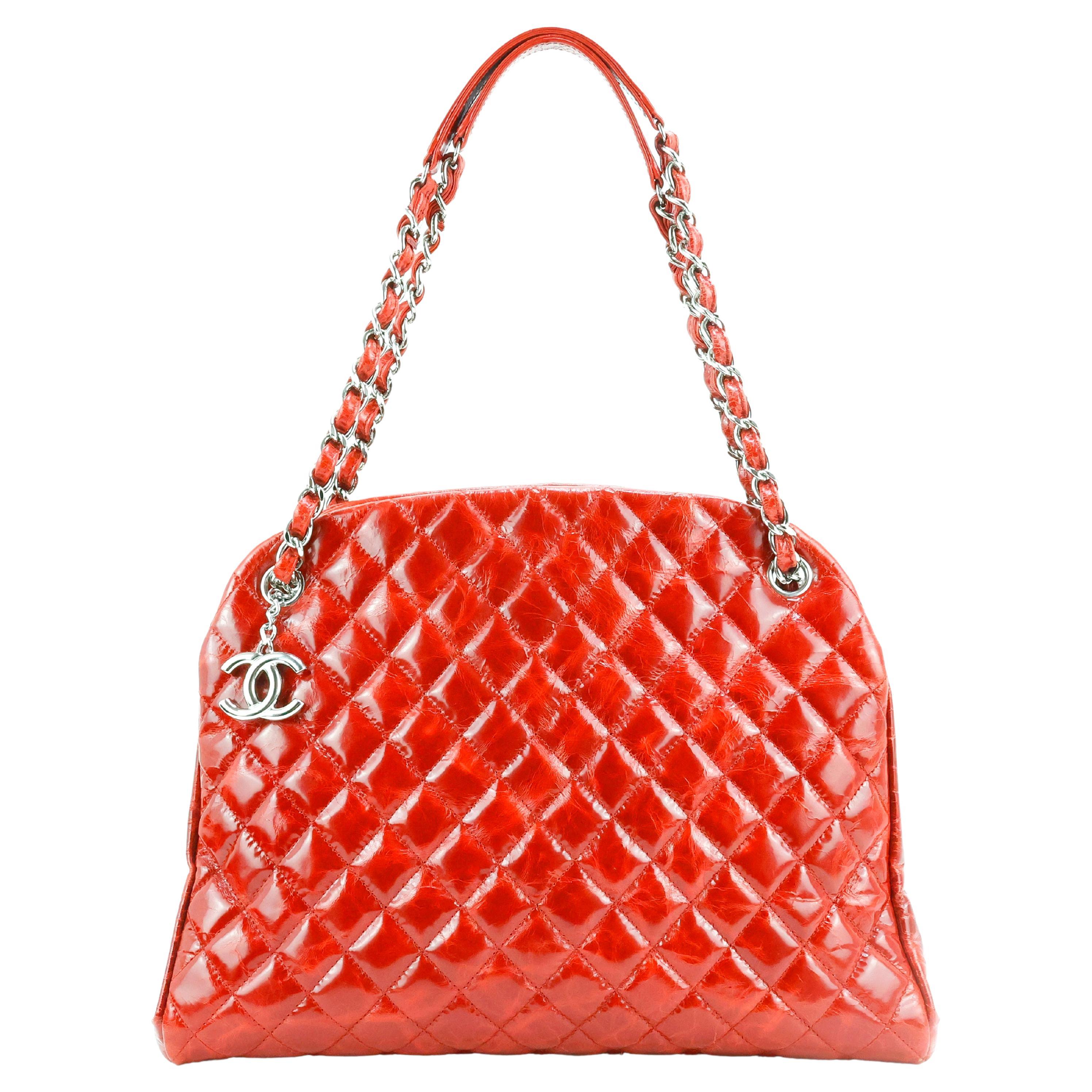 Chanel Tasche aus rotem gestepptem Leder im Angebot