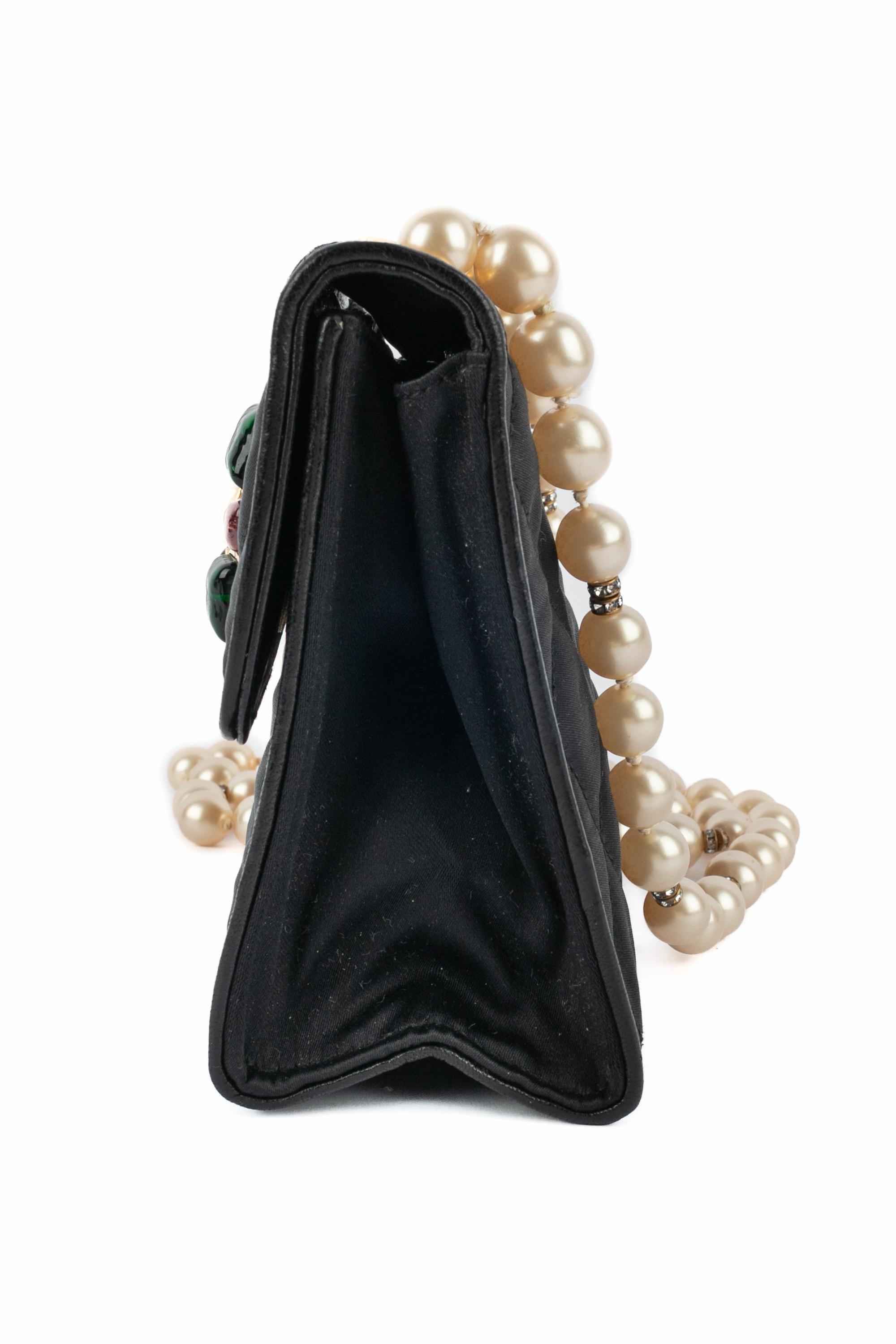 Black Chanel bag jewelry 1990s For Sale