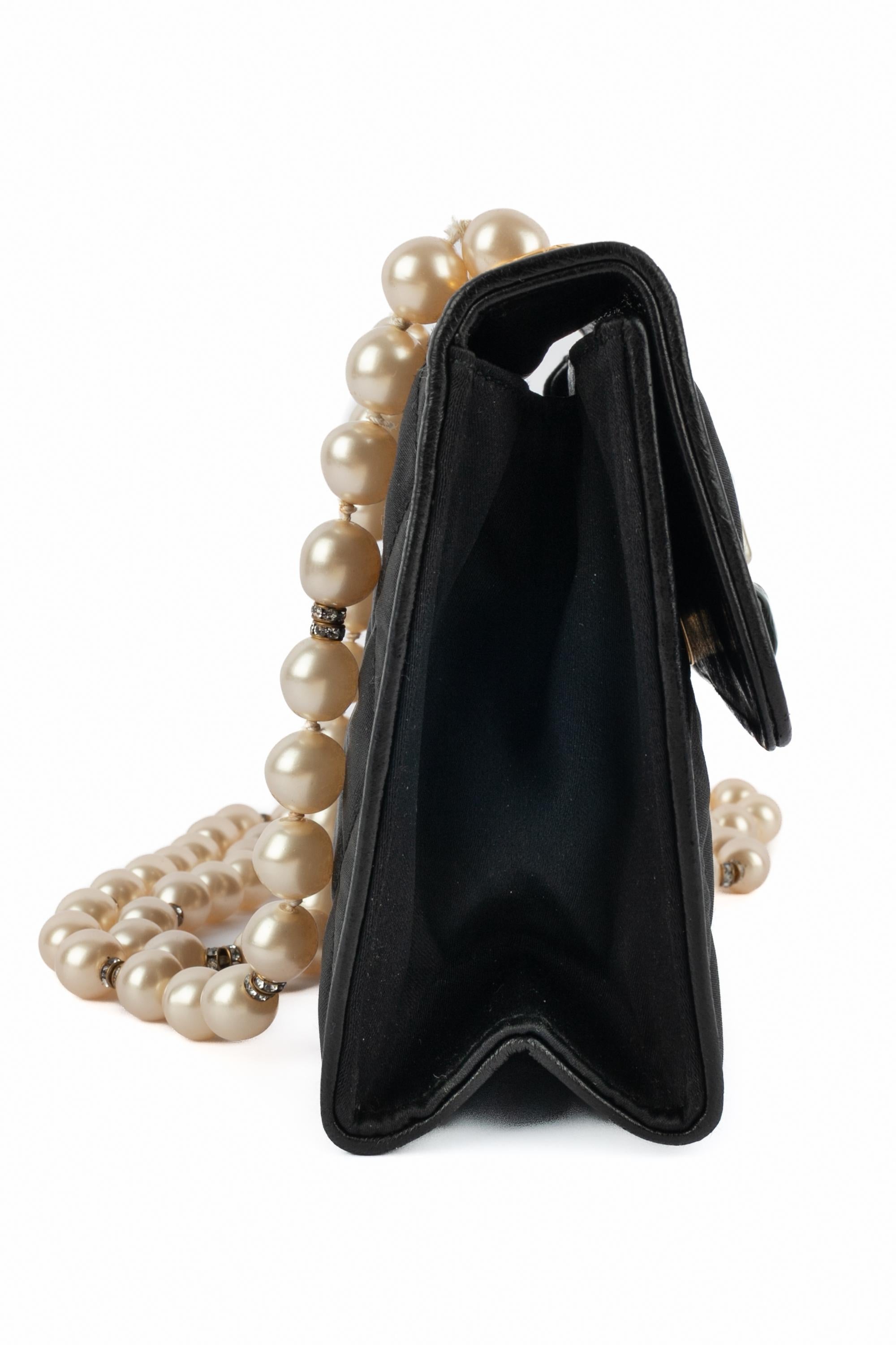 Women's Chanel bag jewelry 1990s For Sale