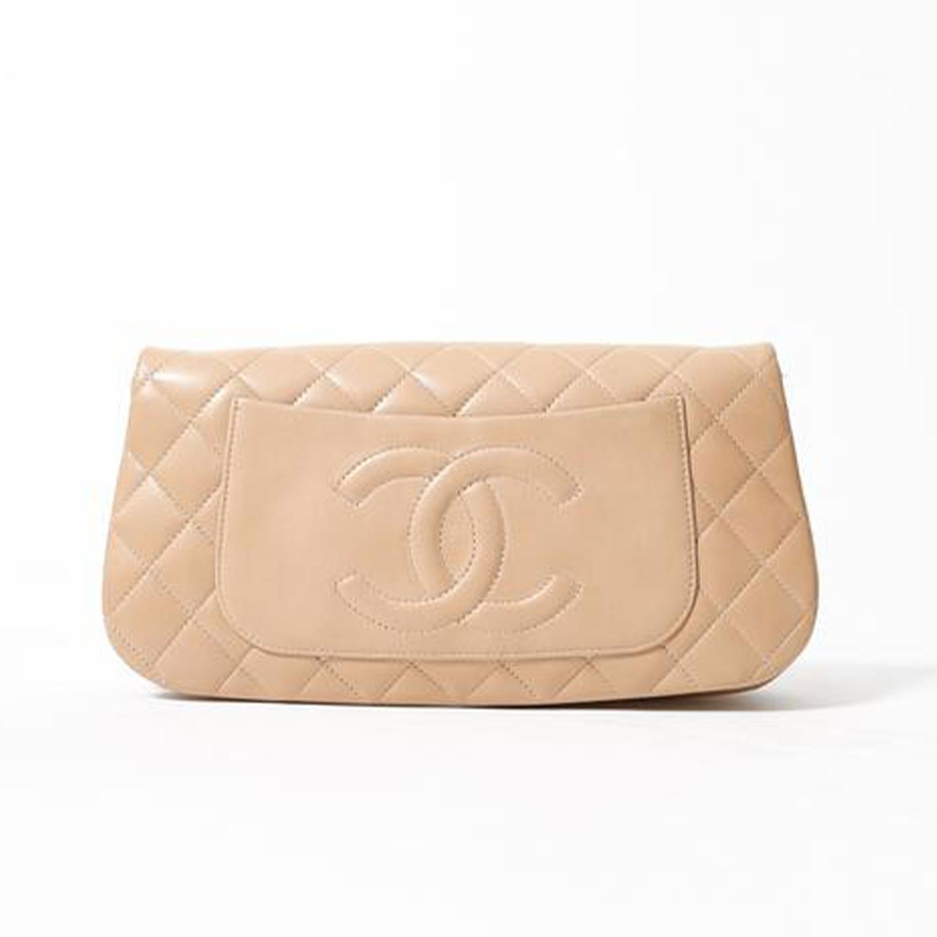 chanel beige clutch