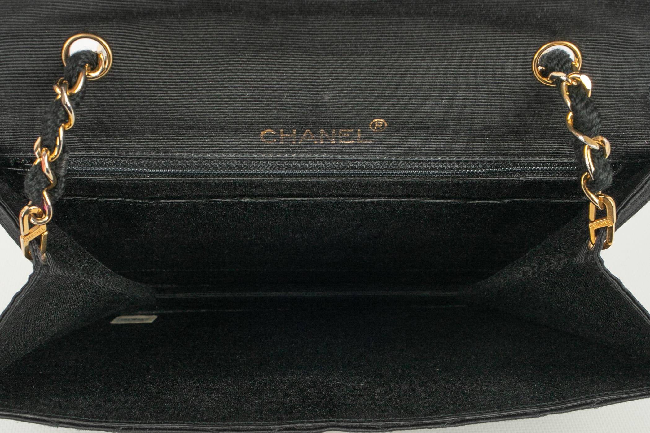 Sac Chanel avec trèfles 1987 en vente 7