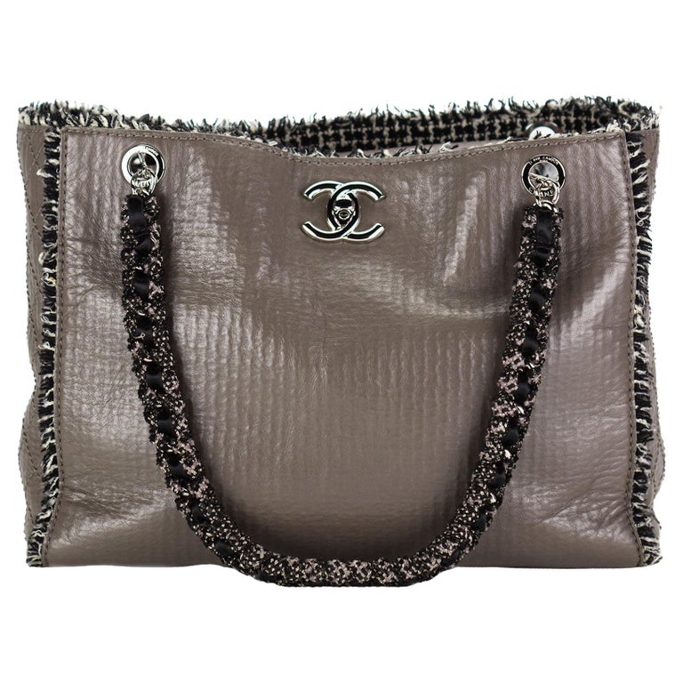 Black And Beige Chanel Bag - 83 For Sale on 1stDibs