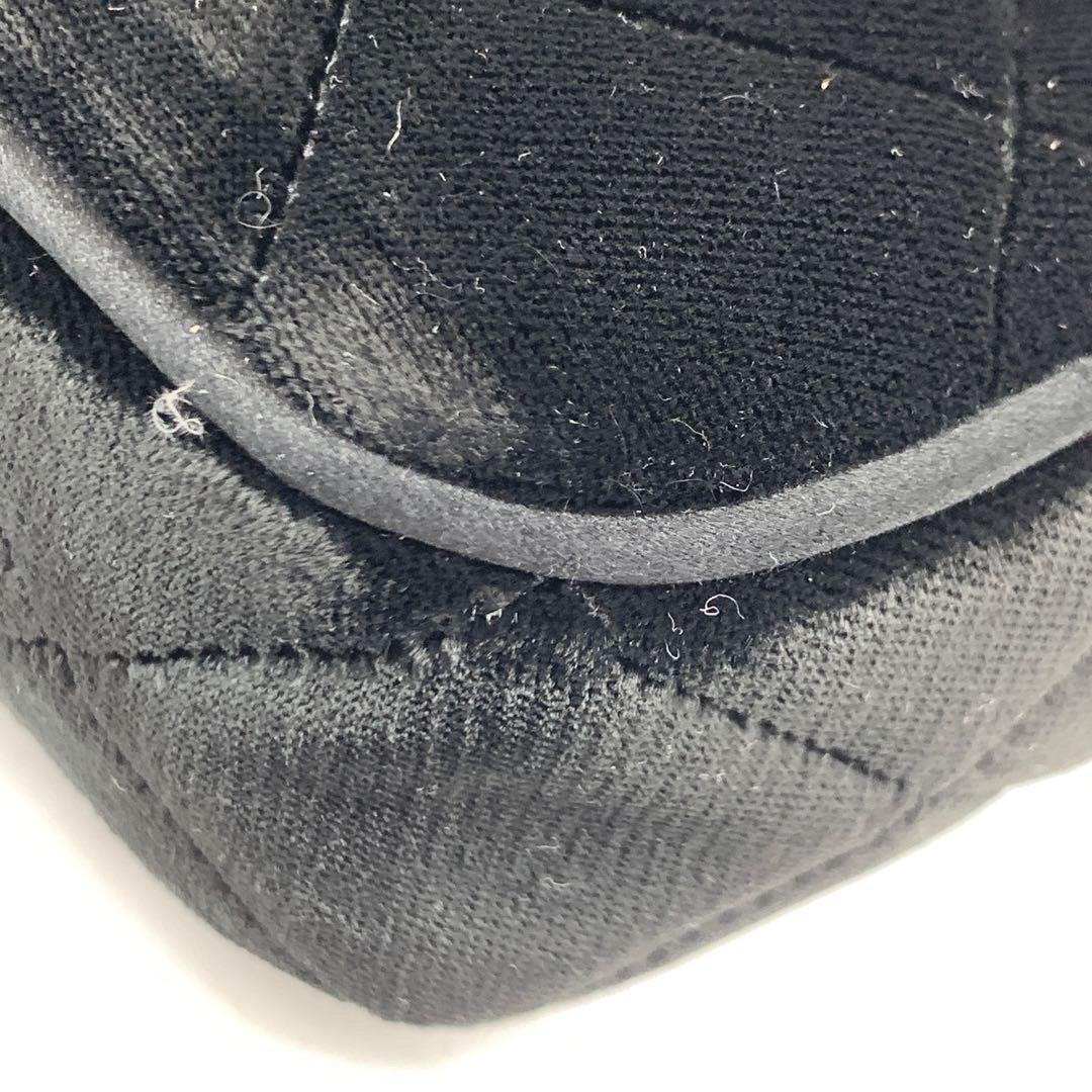 Chanel Baguette-Klappenklappe aus schwarzem Samt mit doppeltem Riemen und silberner Hardware 2005-2006 im Angebot 6