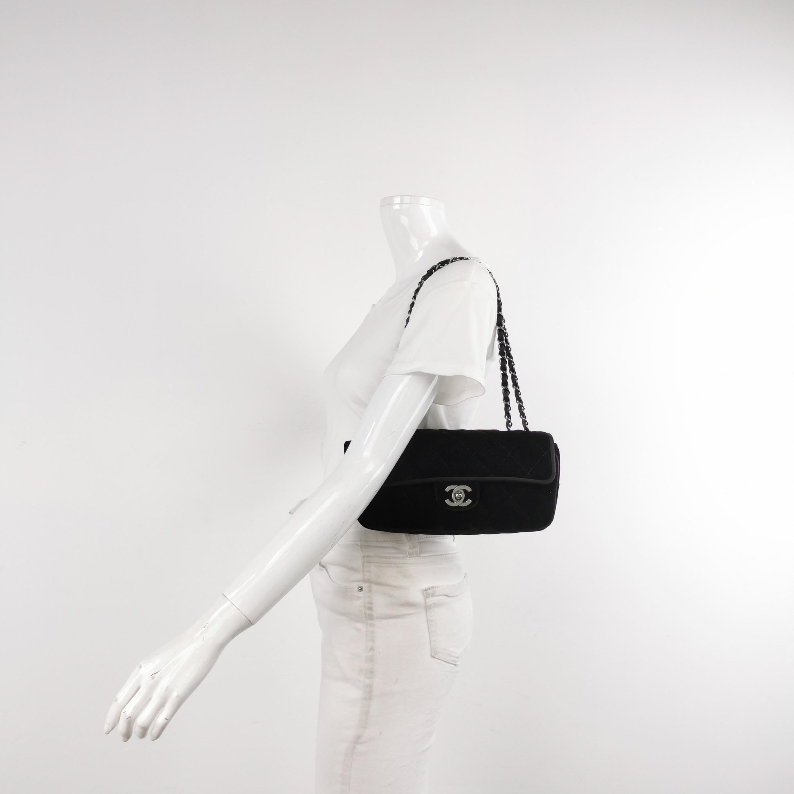 CONDITION: VERY GOOD 

Light rubbing around the edges. Hardware shows some scratches. Rubbing and light stains on the inside and outside. Light tear at the flap edge. 

DETAILS

Circa 2005-2006
Chanel

Color: Black
Material: velvet
Silver