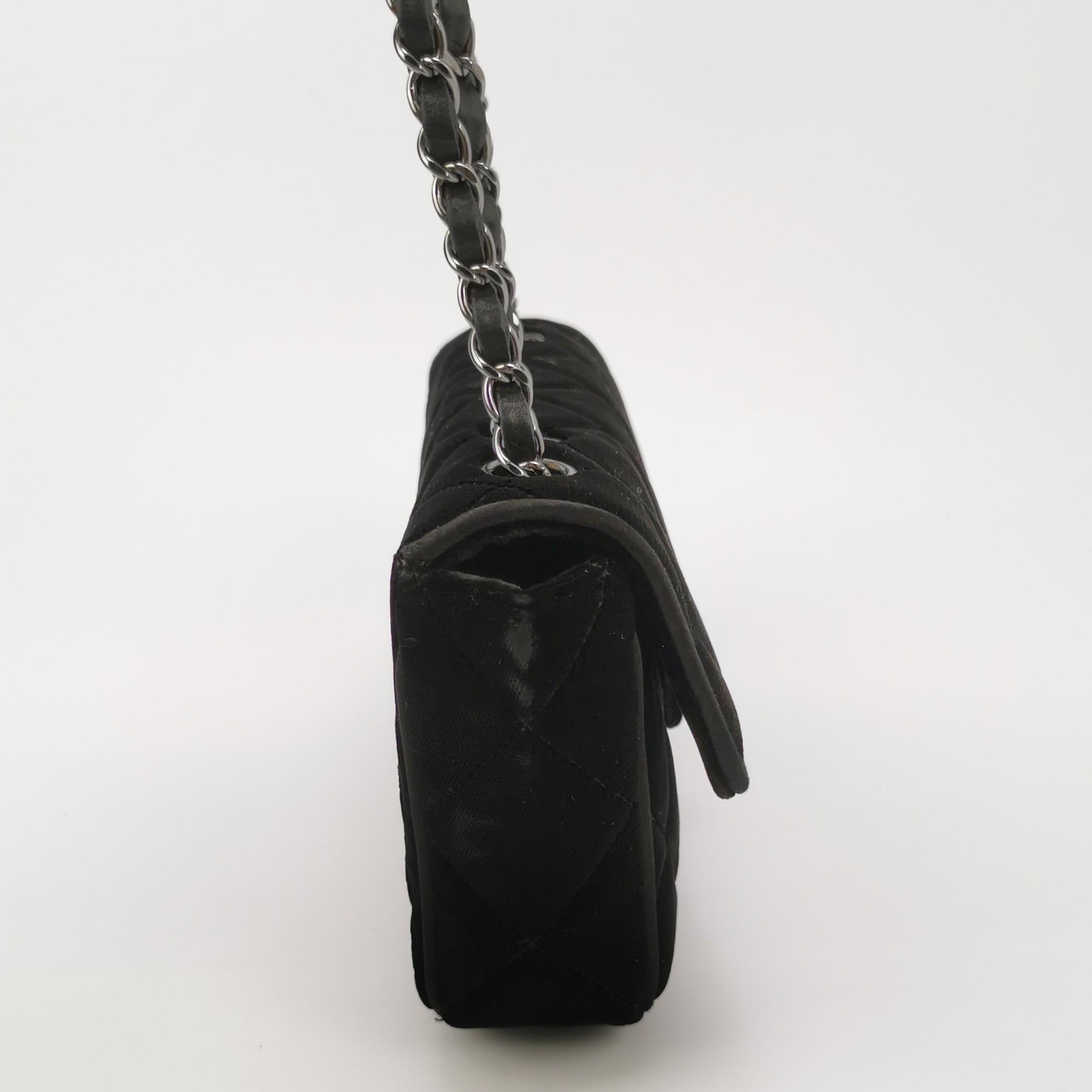 Chanel Baguette Flap Black Velvet Double Strap Silver Hardware 2005-2006 In Good Condition For Sale In AUBERVILLIERS, FR