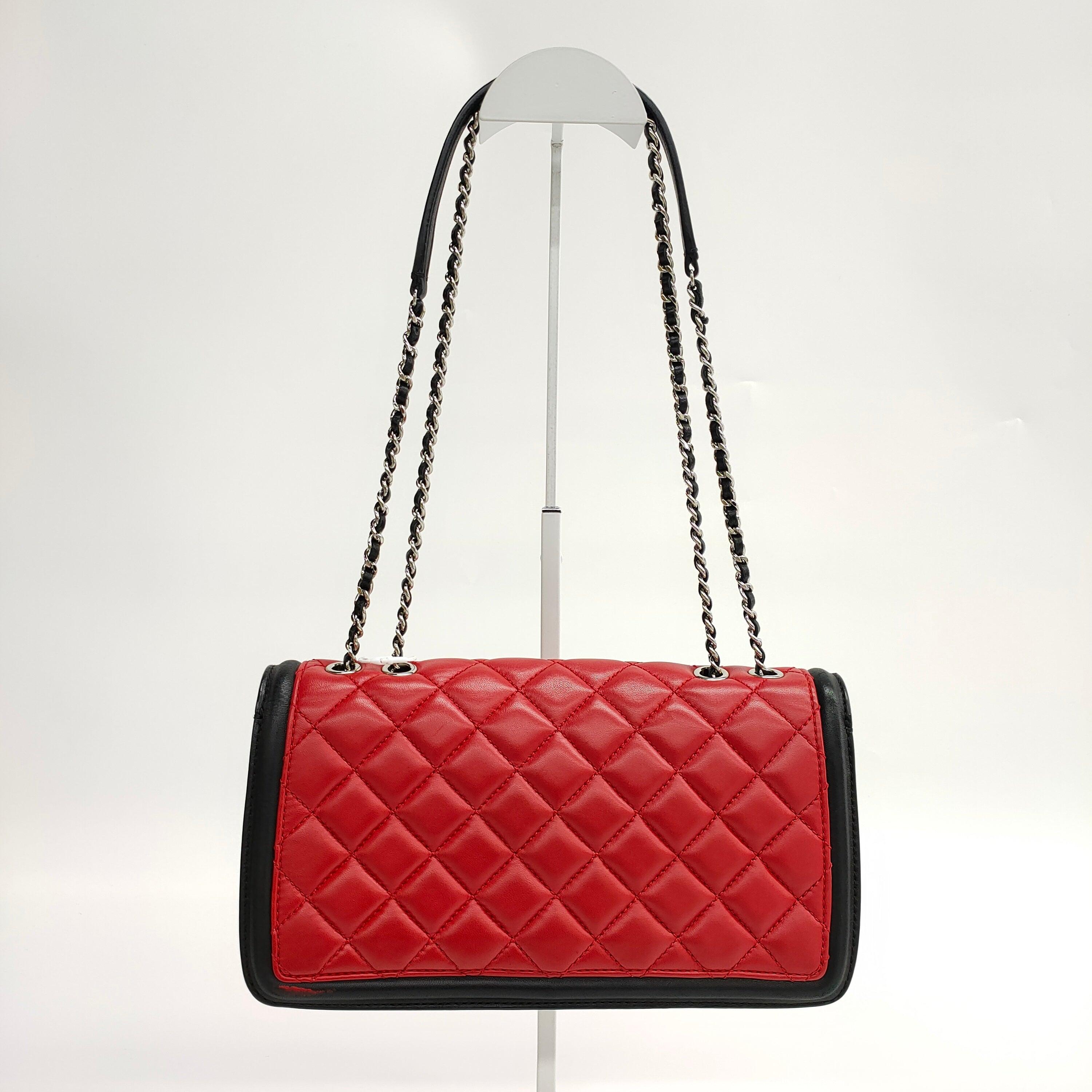 Chanel Baguette Flap Shoulder Bag Lambskin Red and Black Silver Double Chain In Excellent Condition In AUBERVILLIERS, FR