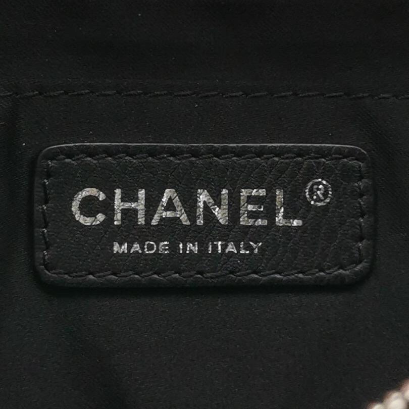 Chanel Sac à bandoulière Baguette en cuir d'agneau rouge et noir Double chaîne en argent Pour femmes en vente