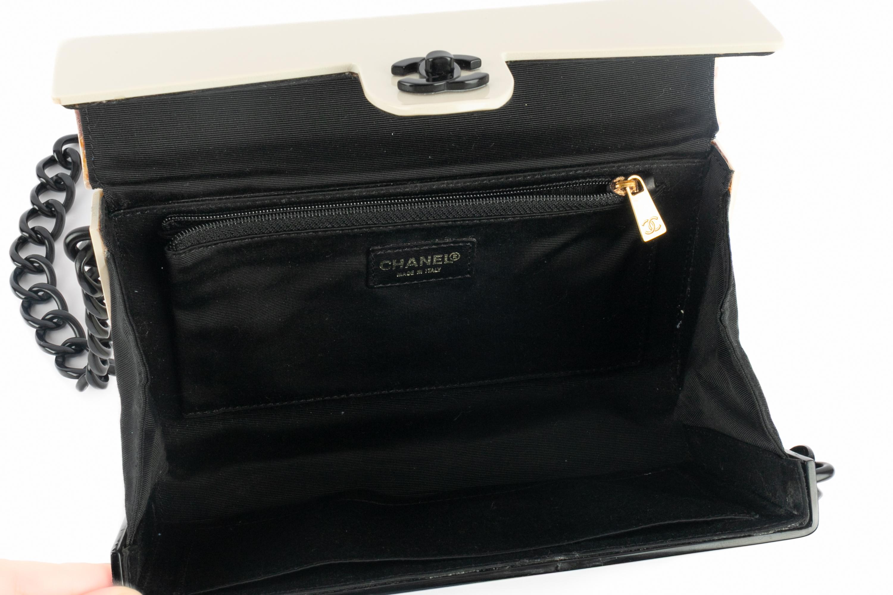 Chanel Bakelit-Tasche 2000er im Angebot 5