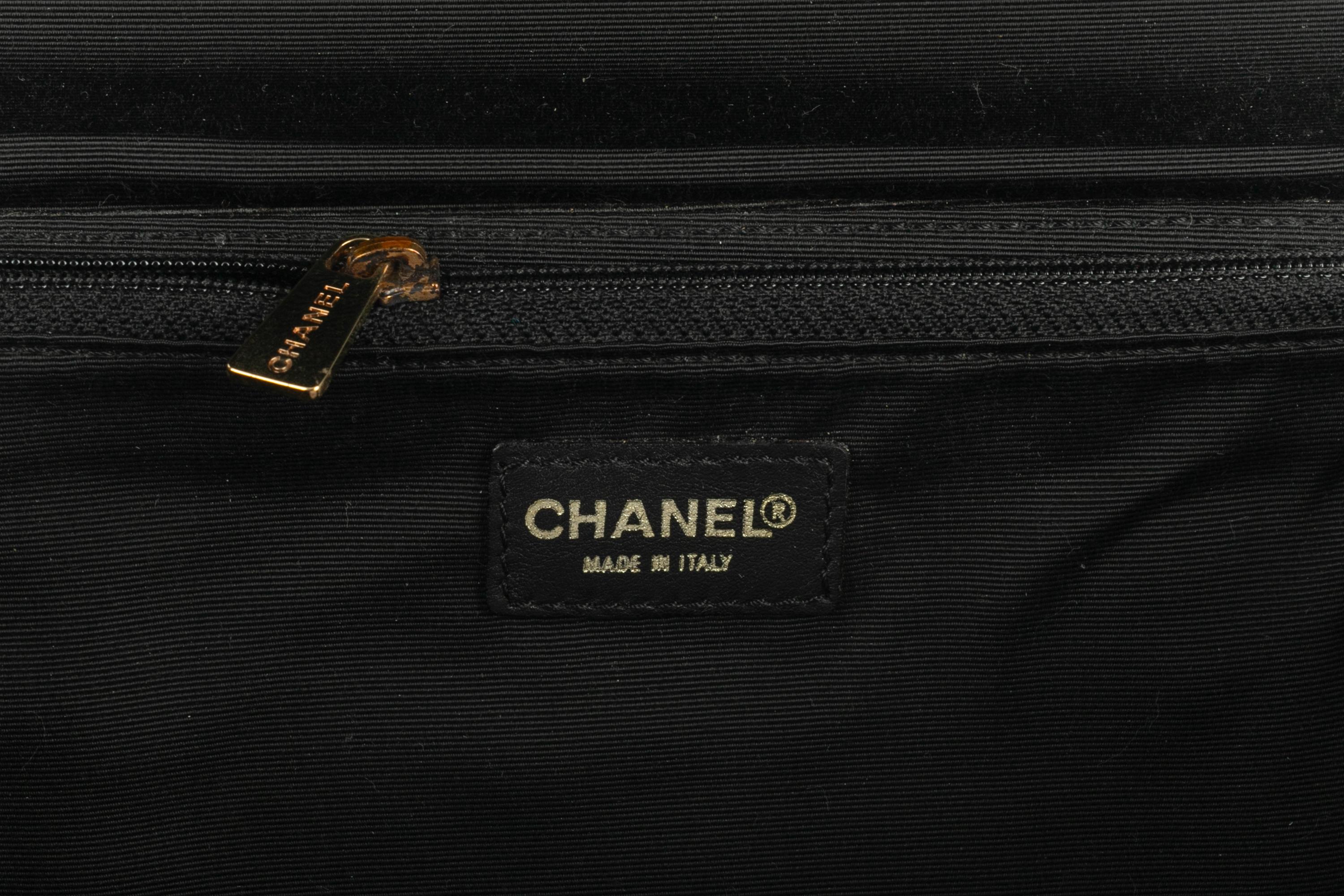 Chanel Bakelit-Tasche 2000er im Angebot 6